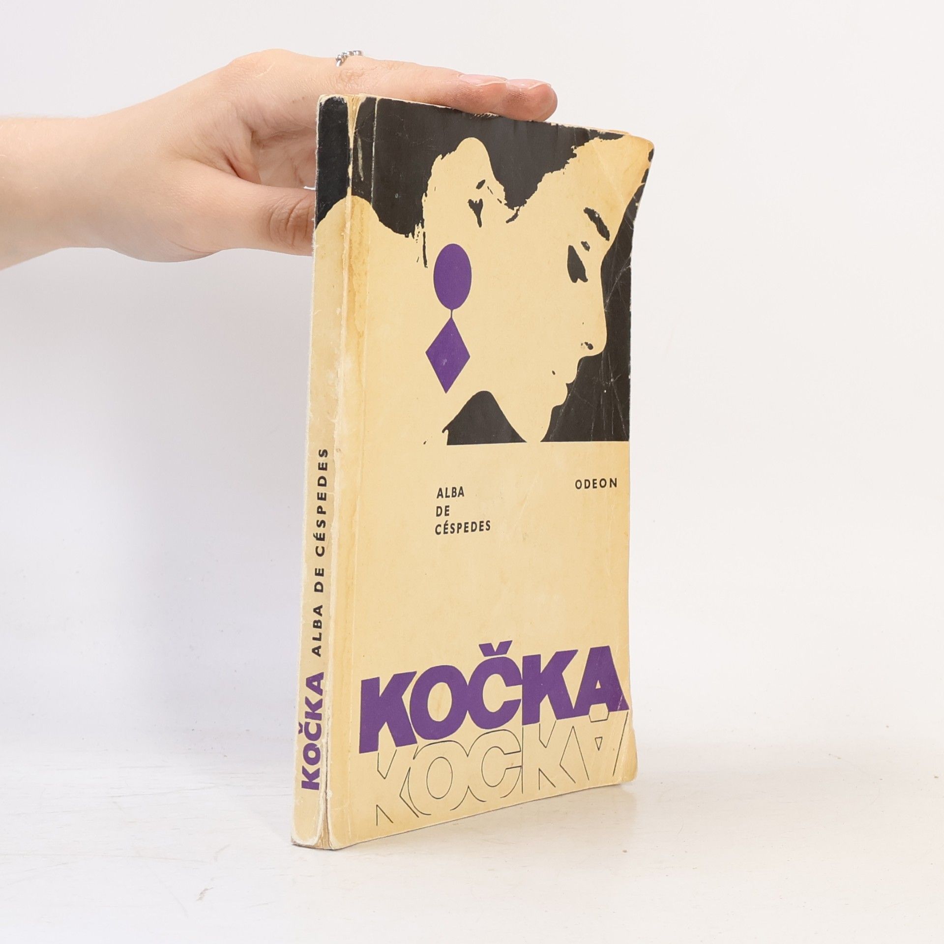 Alba de Céspedes Kočka