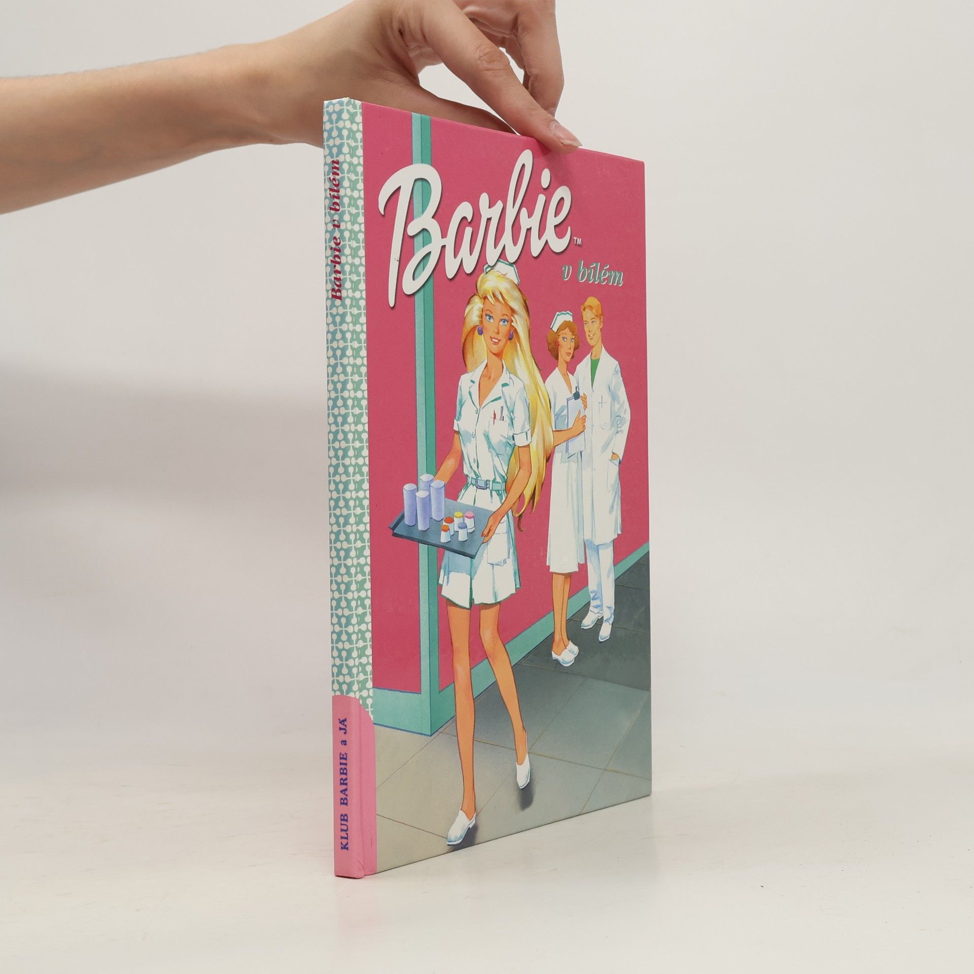 Barbie v bílém