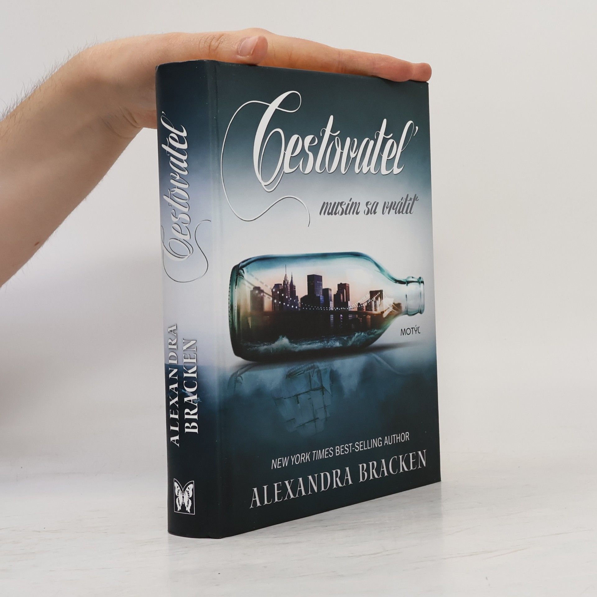 Alexandra Bracken Cestovateľ