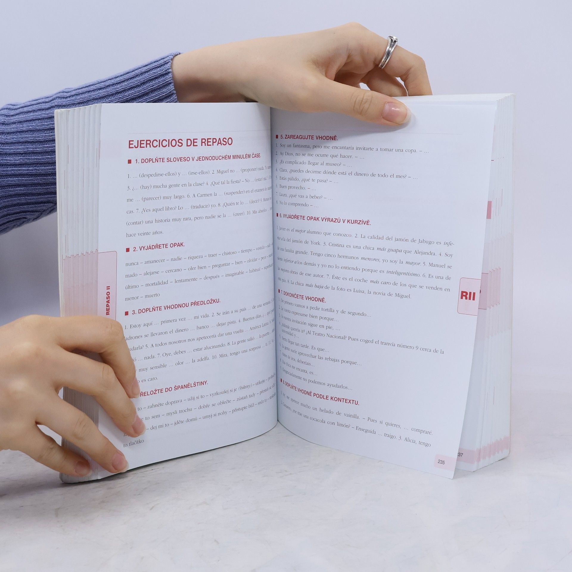 Olga Macíková Učebnice současné španělštiny = Manual de español actual. 1. díl