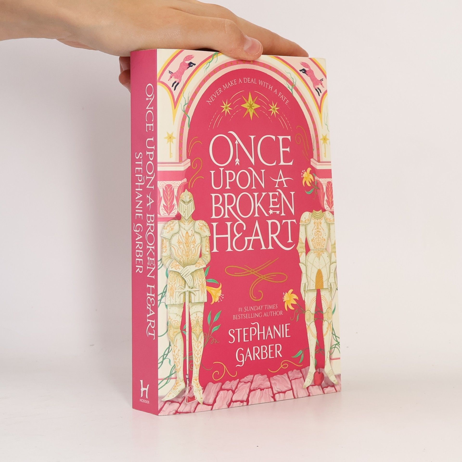 Stephanie Garber Once upon a broken heart