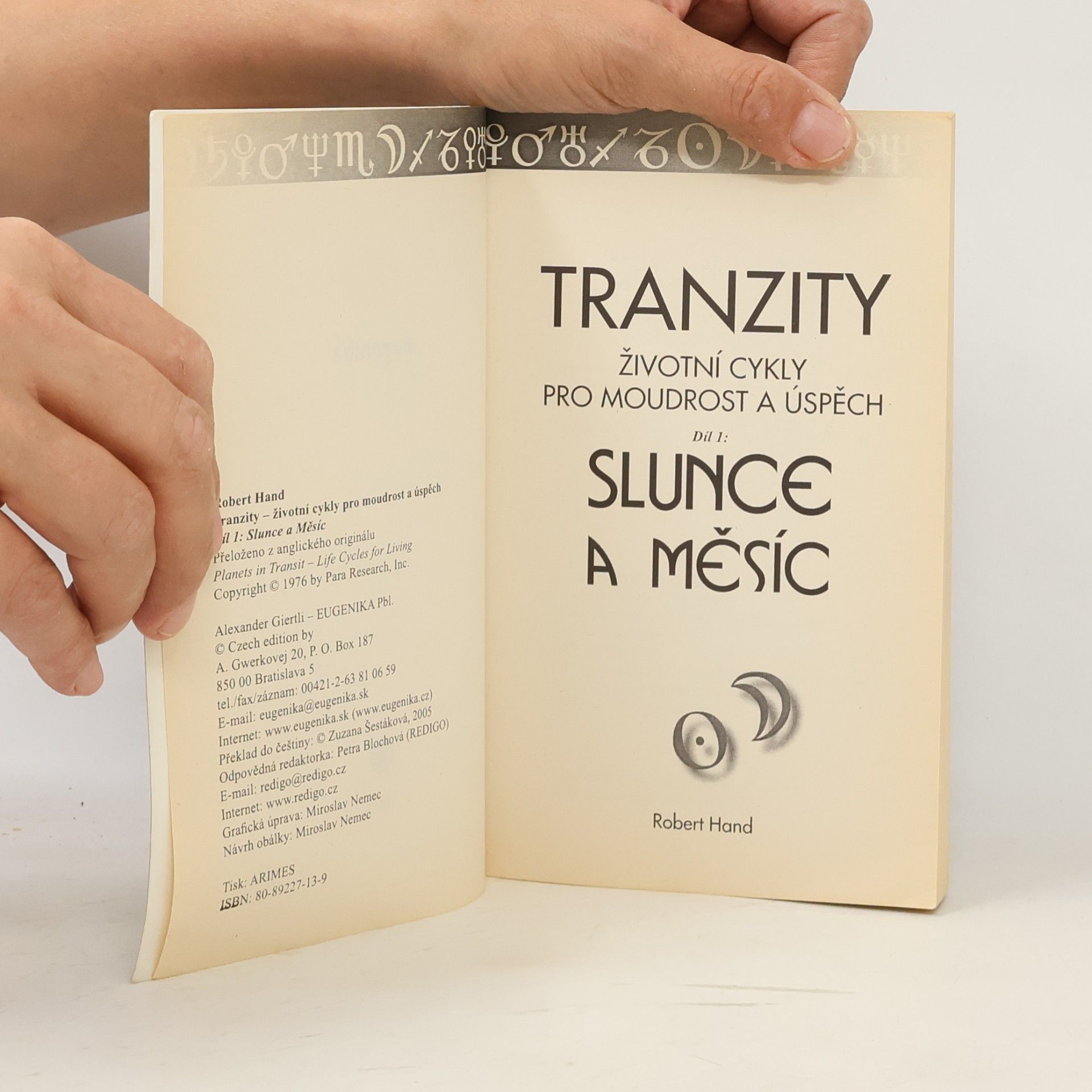 Robert Hand Tranzity 1. Slunce a Měsíc