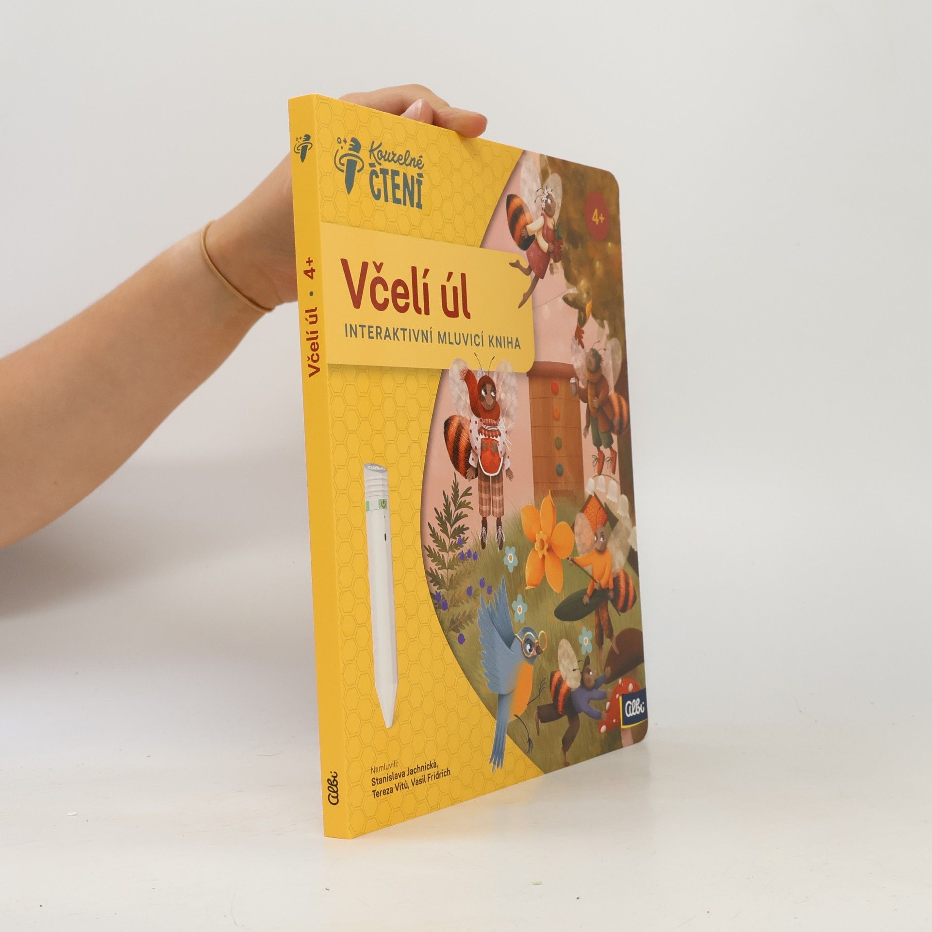 Kristýna Nezvedová Včelí úl