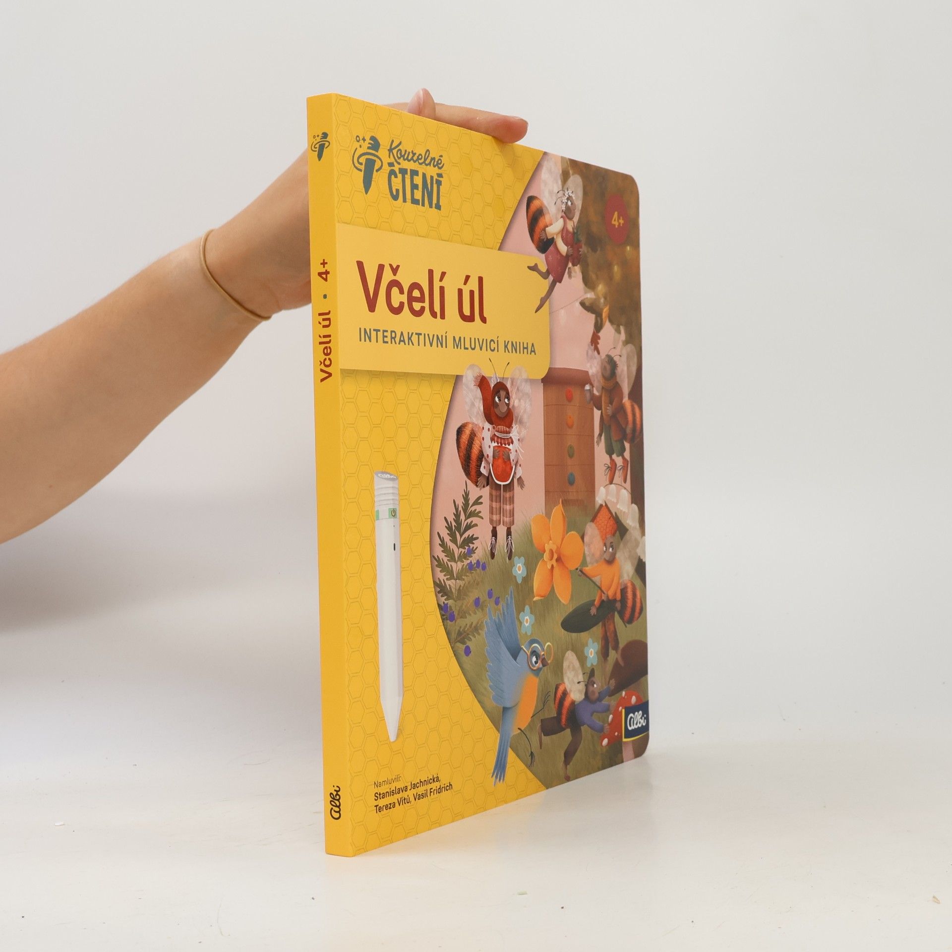 Kristýna Nezvedová Včelí úl