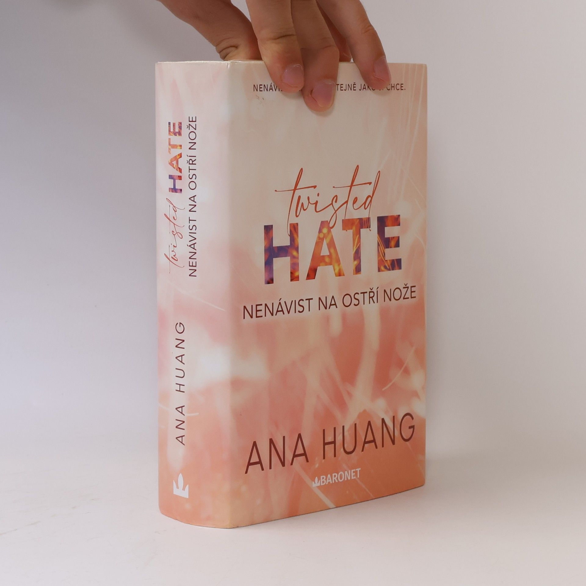 Ana Huang Twisted Hate: Nenávist na ostří nože