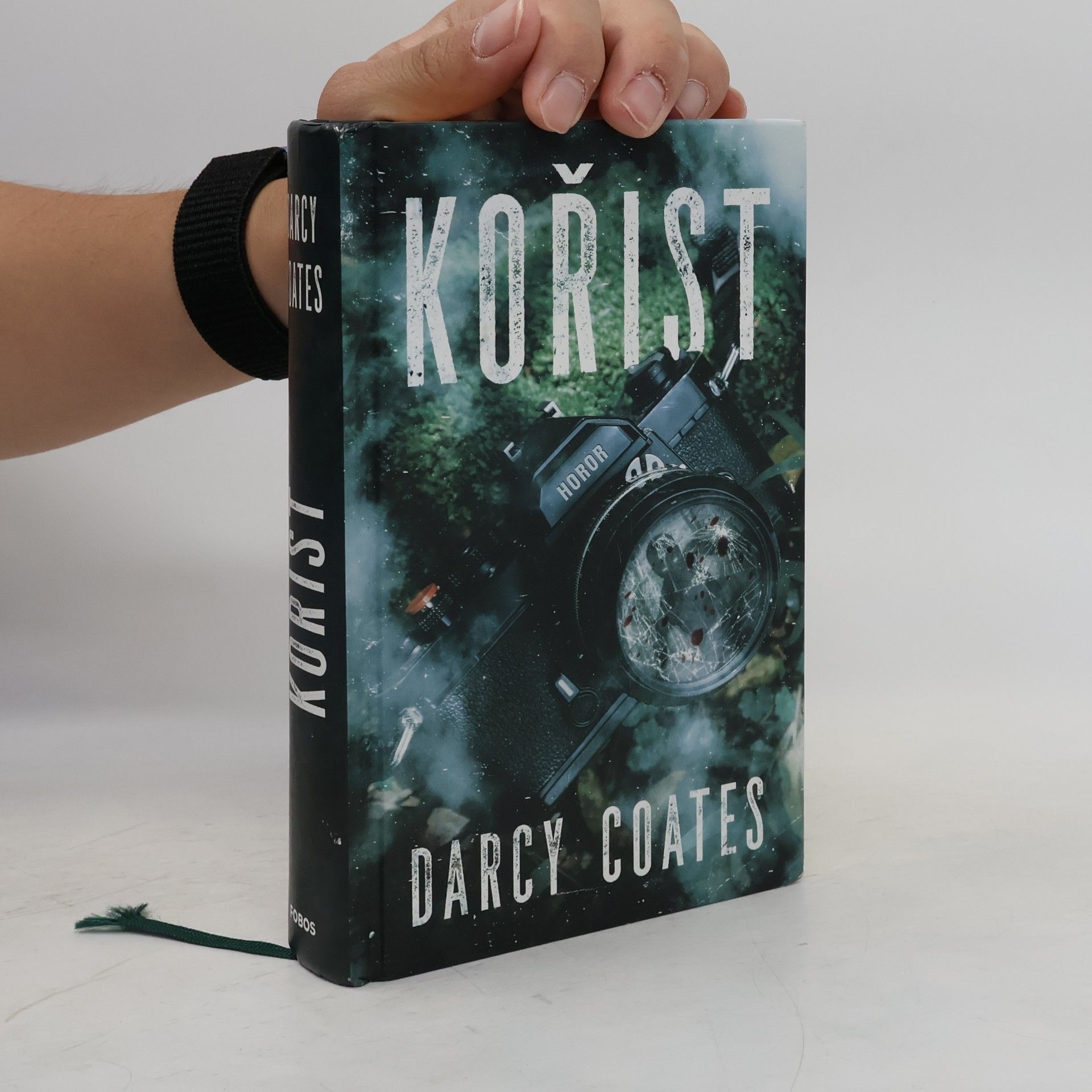 Darcy Coates Kořist
