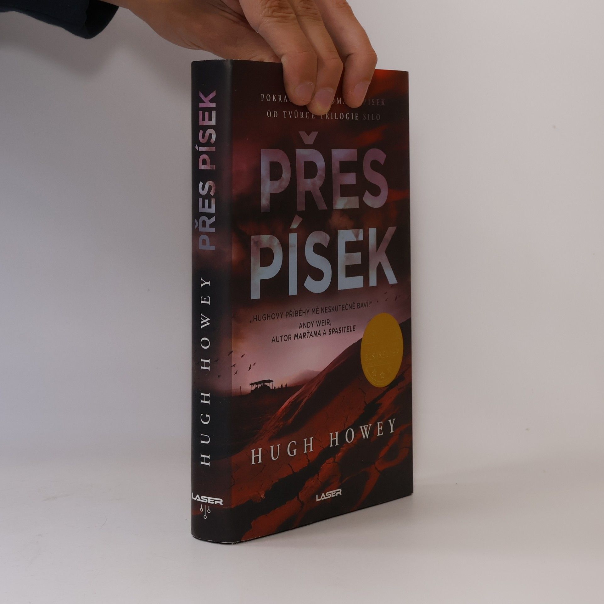 Hugh Howey Přes písek