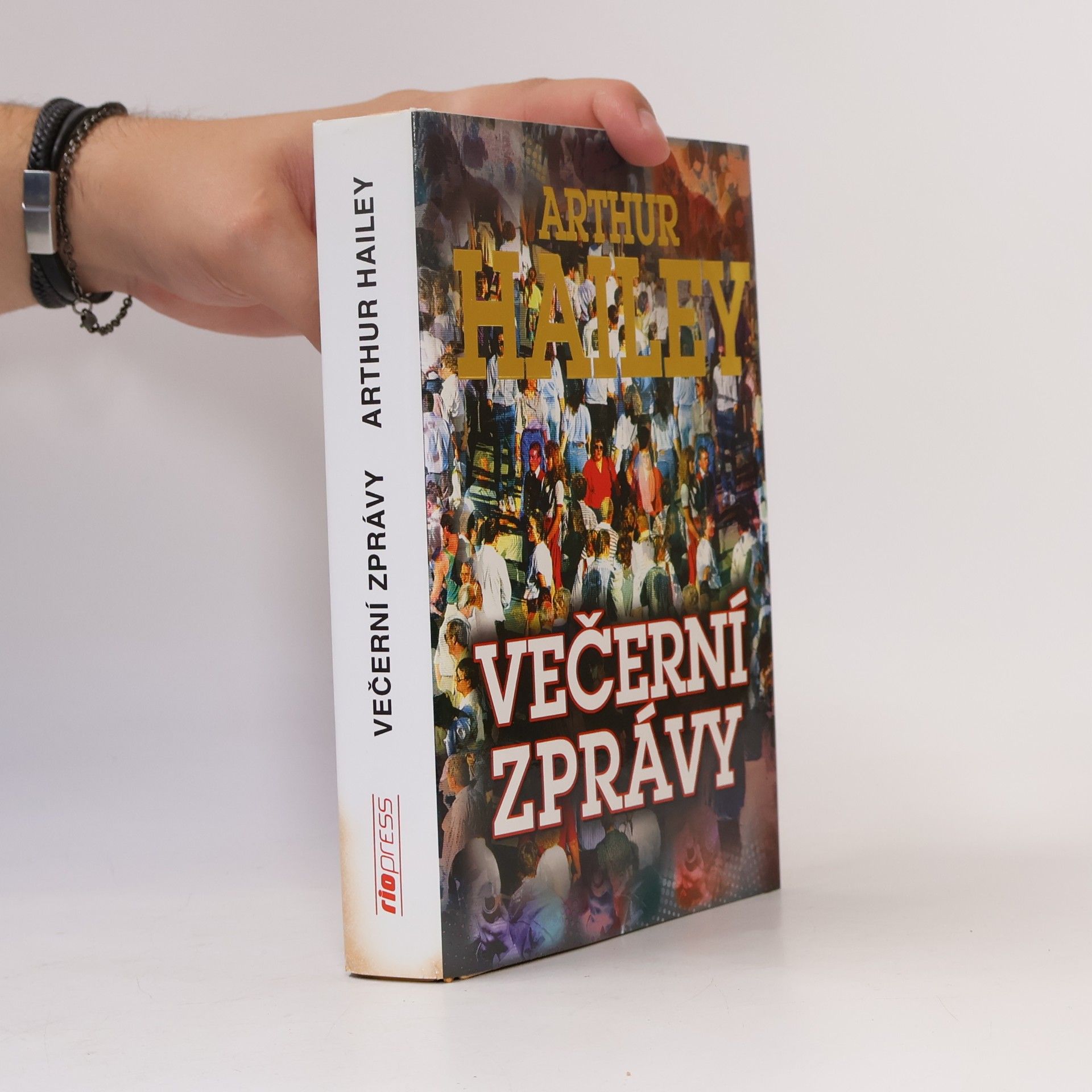 Arthur Hailey Večerní zprávy
