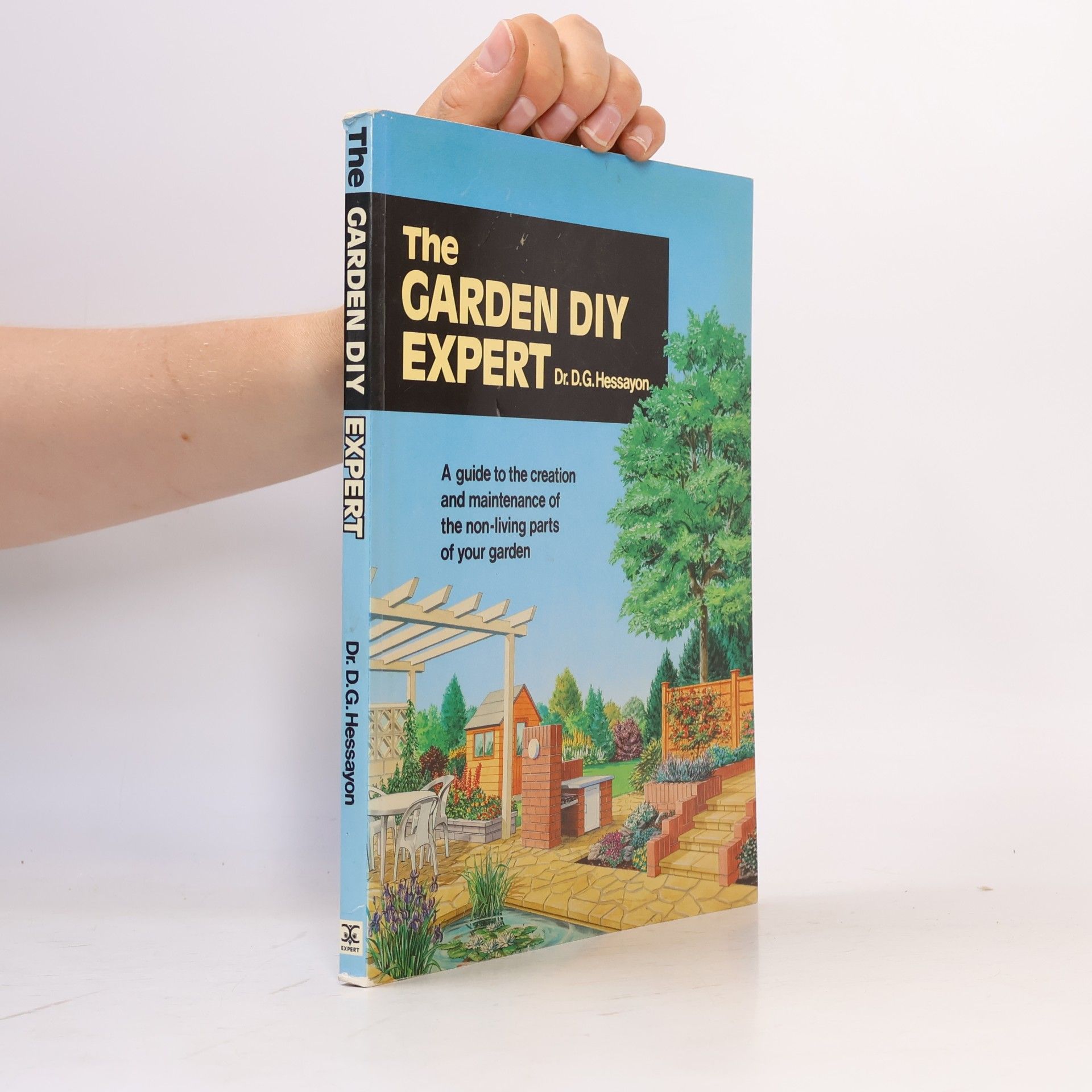 D. G. Hessayon The garden DIY expert