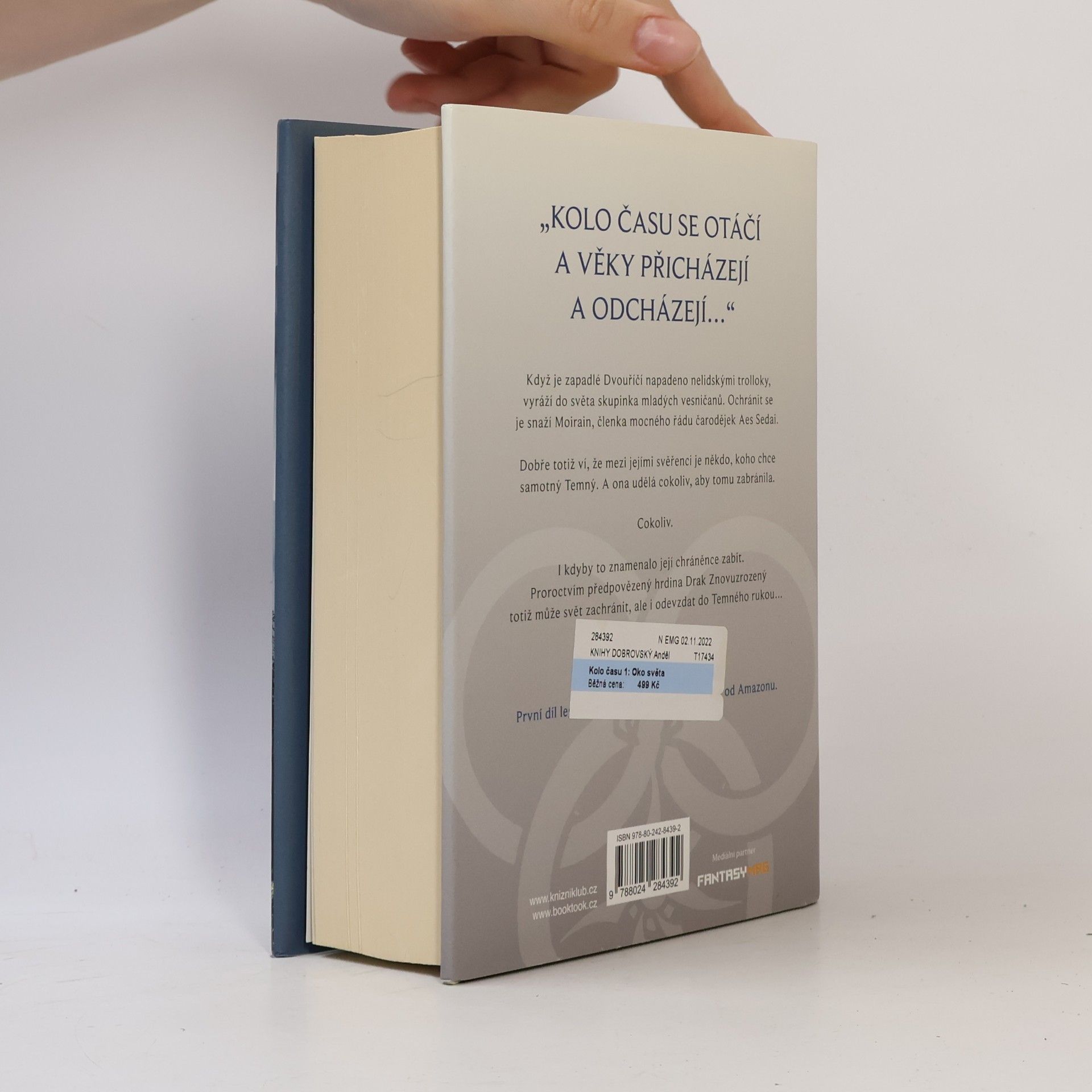 Robert Jordan Kolo času 1. Oko světa