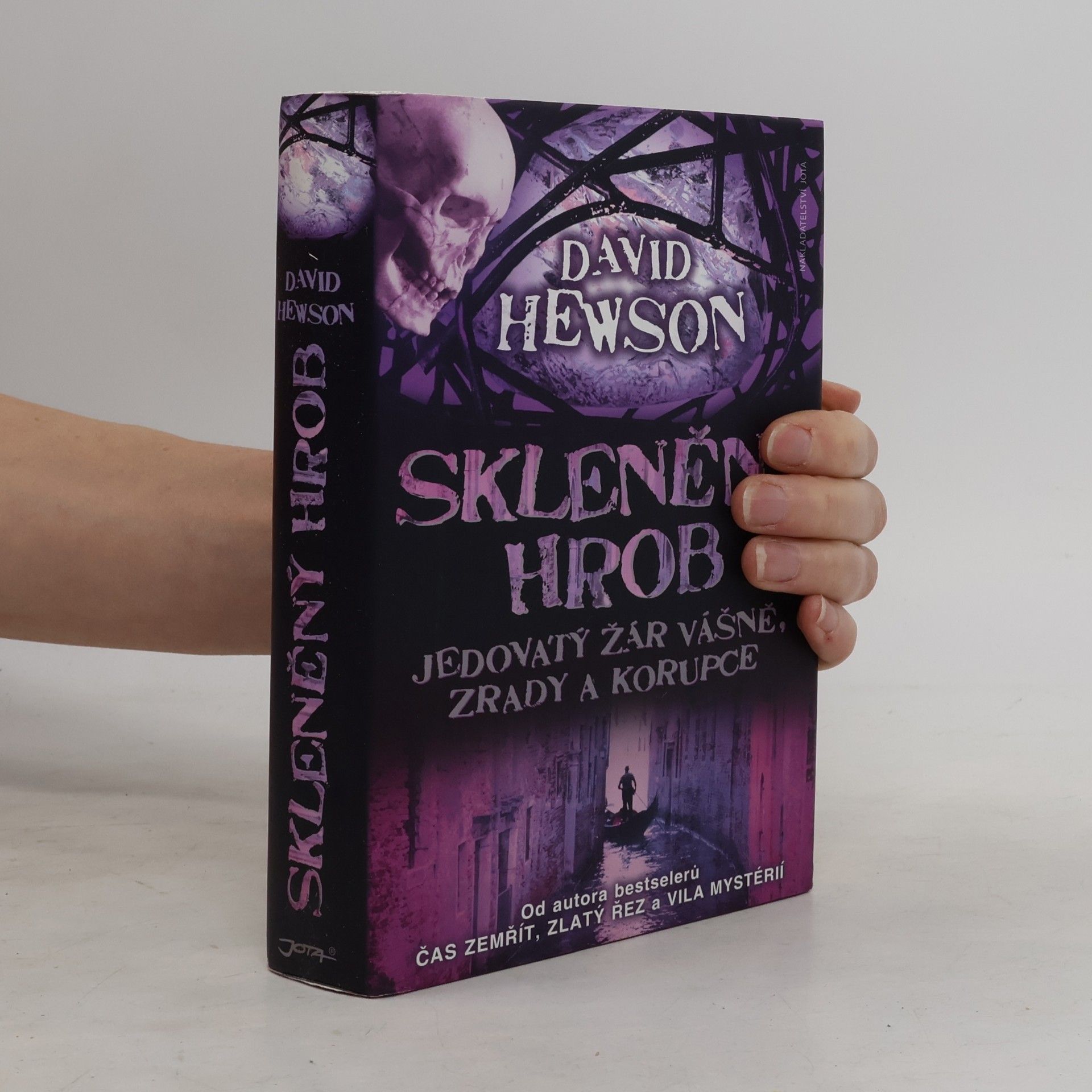 David Hewson Skleněný hrob. Jedovatý žár vášně, zrady a korupce