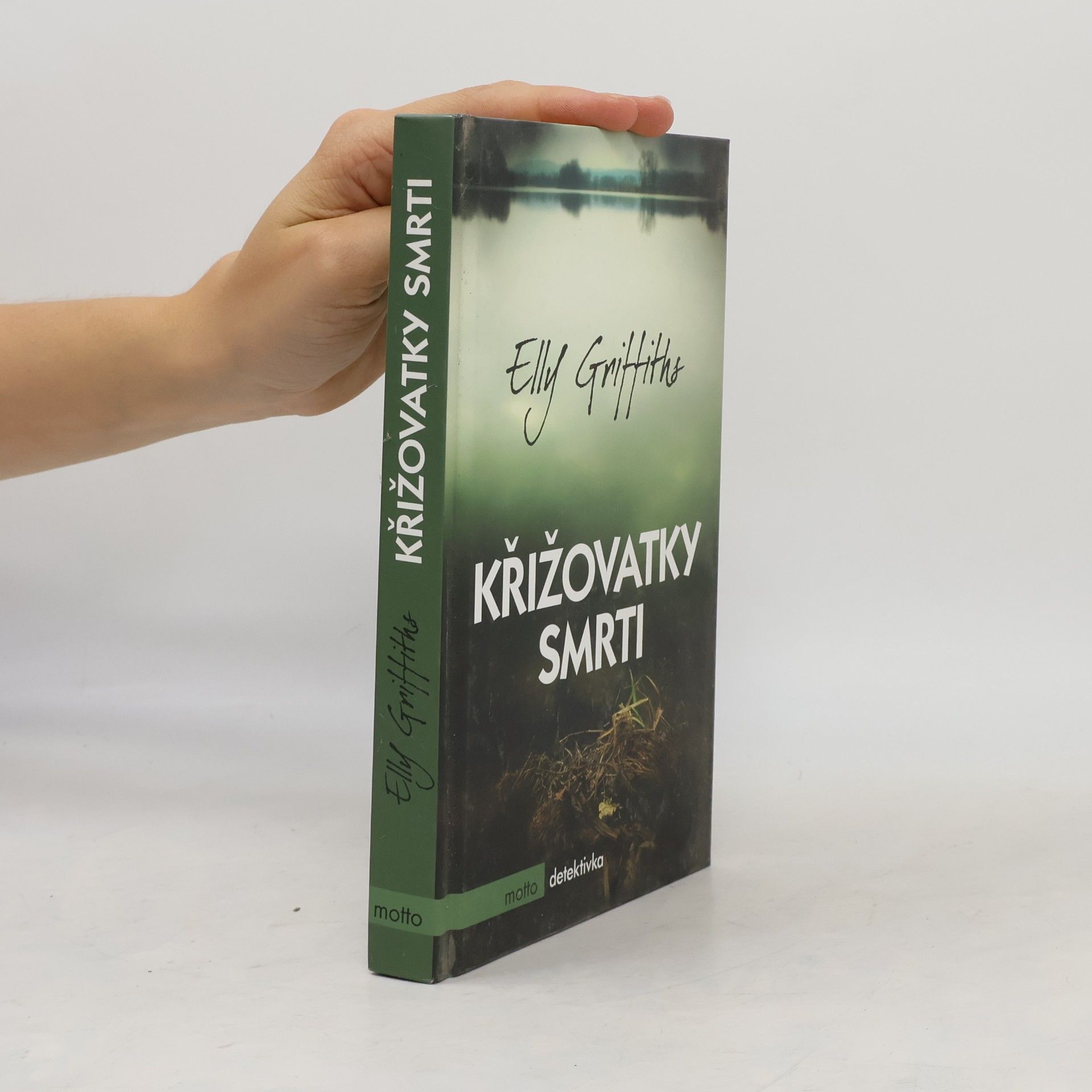Elly Griffiths Křižovatky smrti