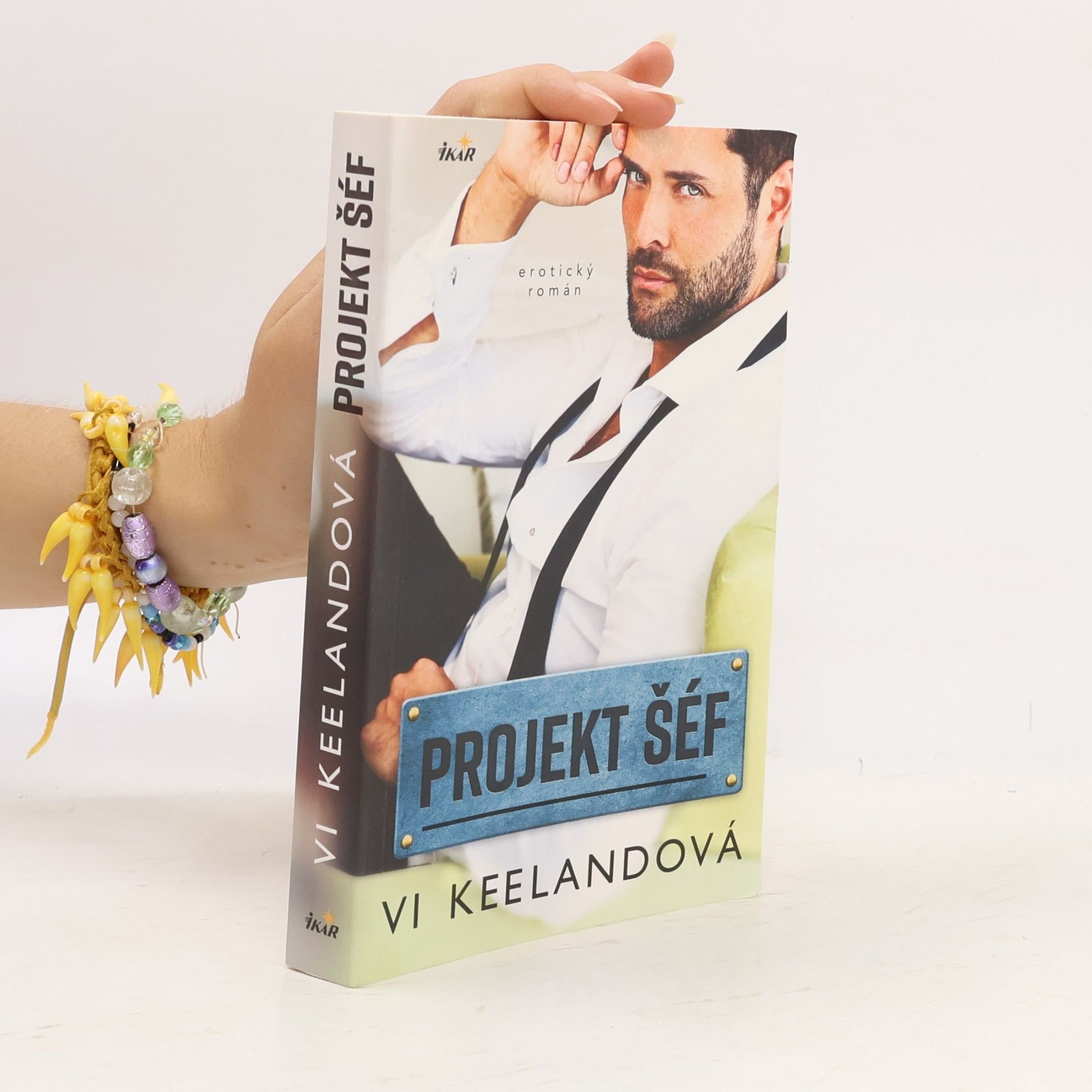 Vi Keeland Projekt šéf