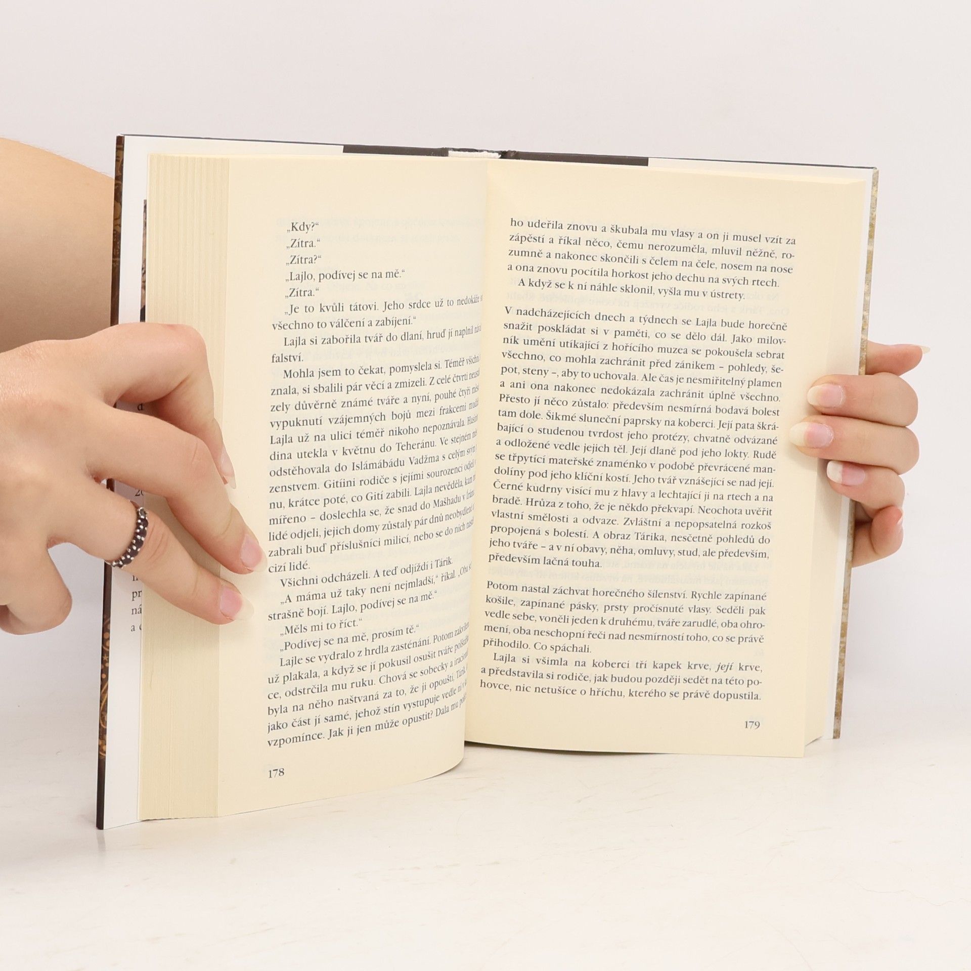 Khaled Hosseini Tisíce planoucích sluncí