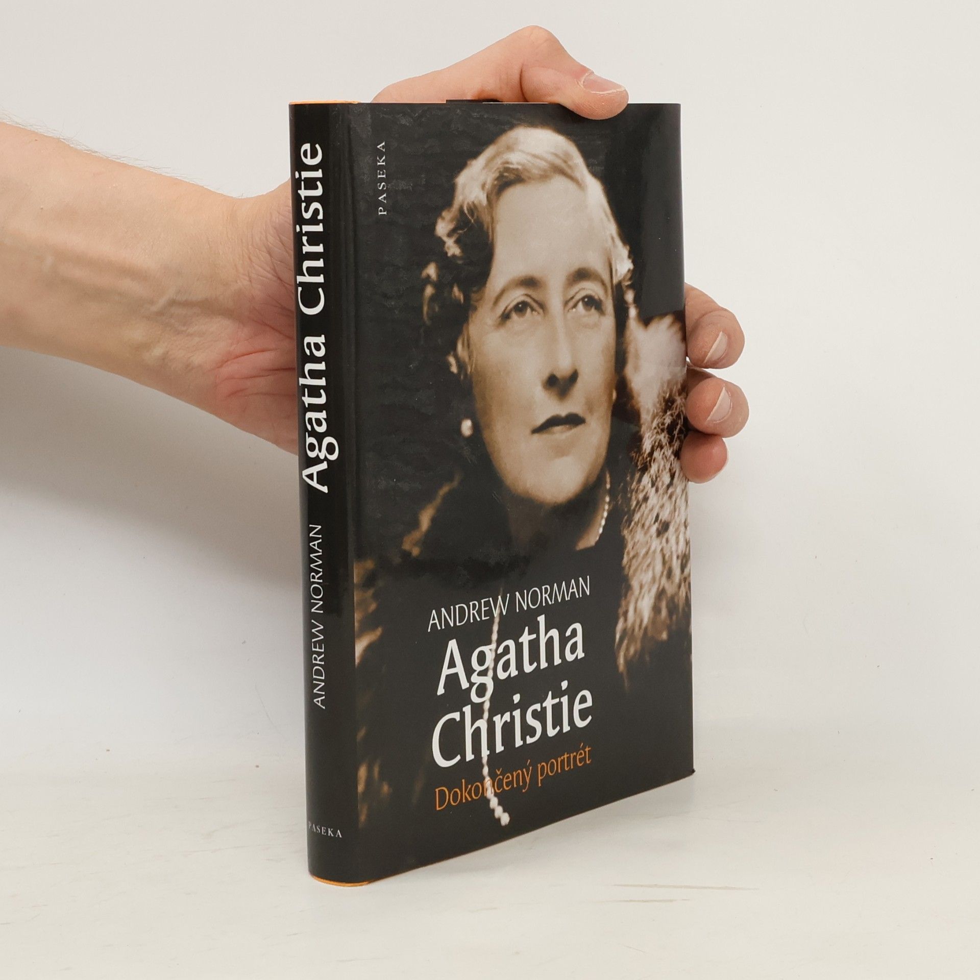 Andrew Norman Agatha Christie. Dokončený portrét