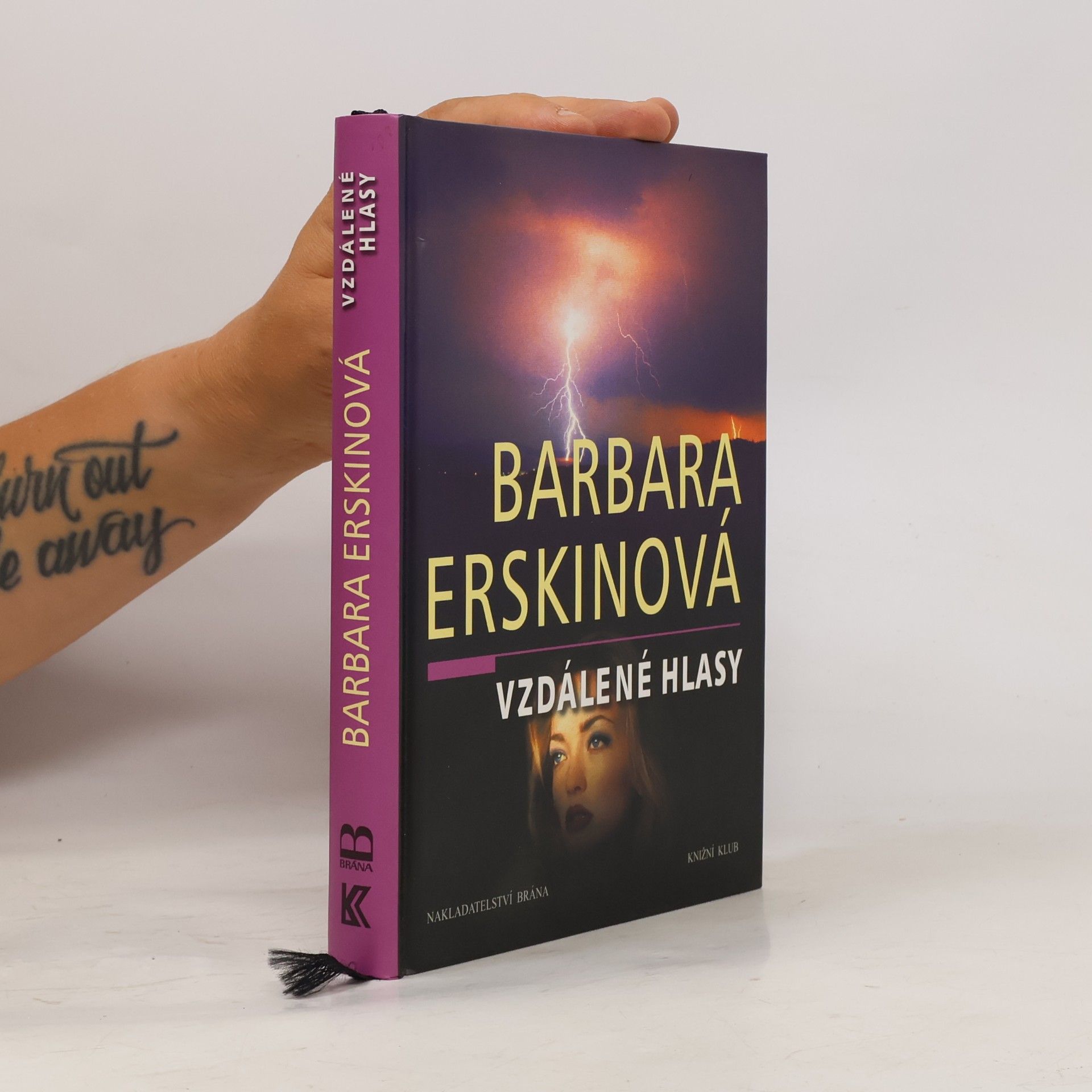 Barbara Erskinová Vzdálené hlasy