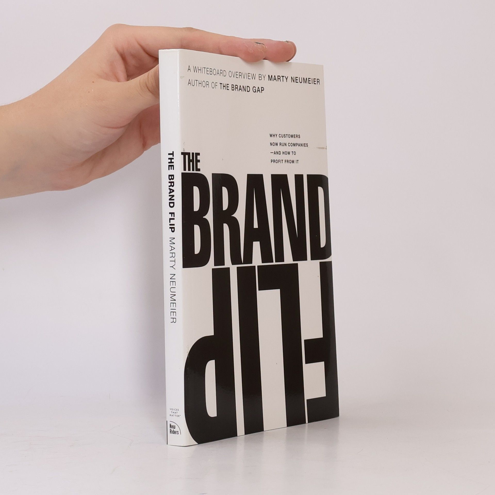 Marty Neumeier The brand flip : Why customers now run companies and how to profit from it