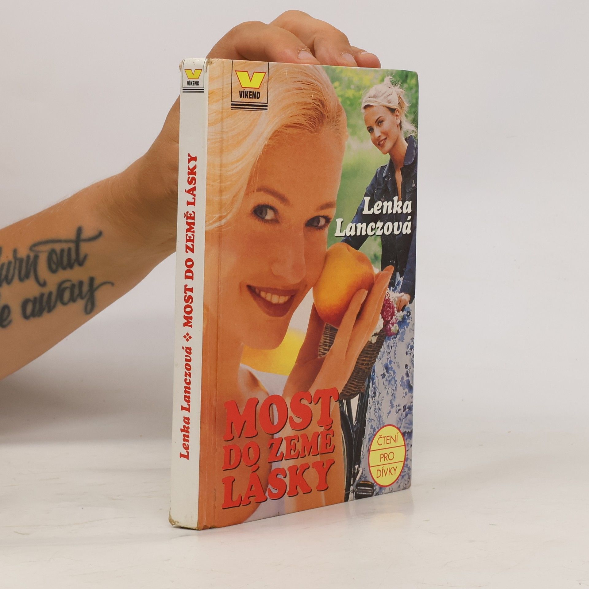 Lenka Lanczová Most do Země lásky