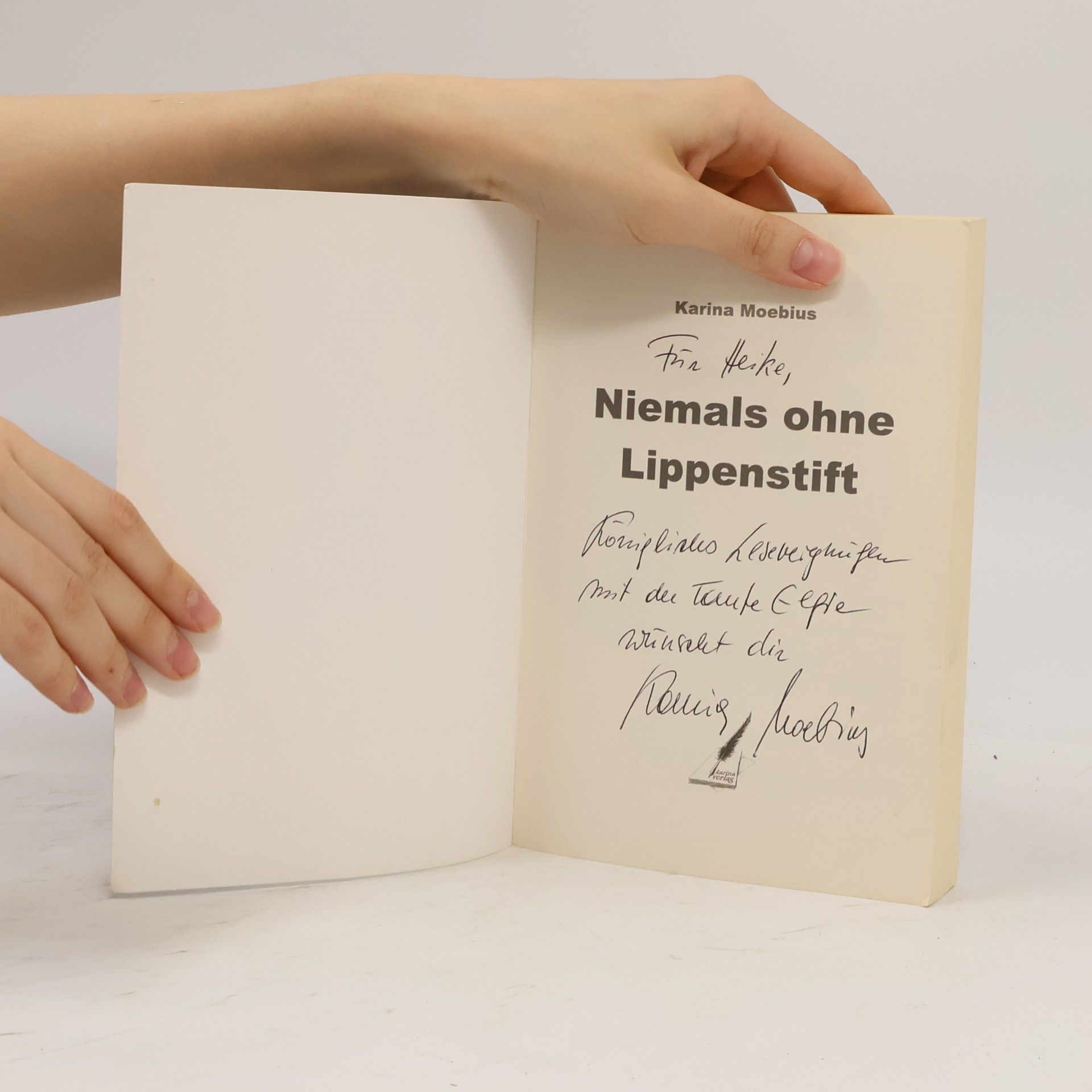 Karina Moebius Niemals ohne Lippenstift