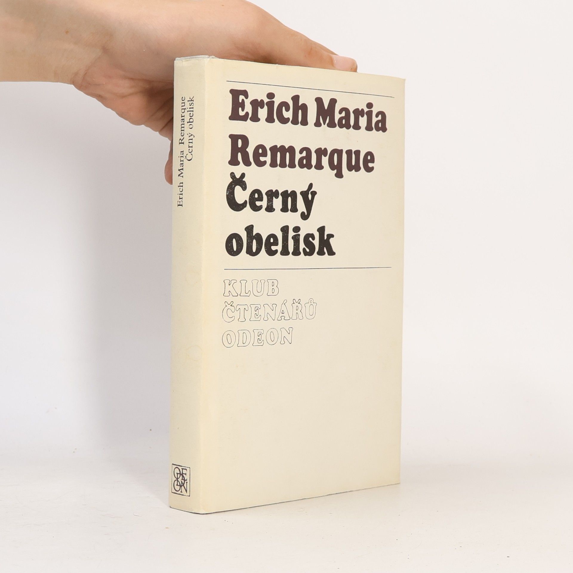 Erich Maria Remarque Černý obelisk