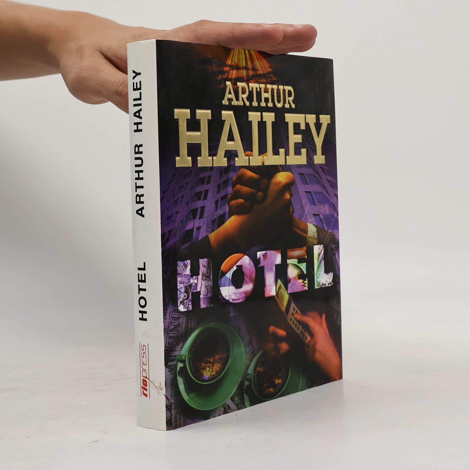 Arthur Hailey Hotel