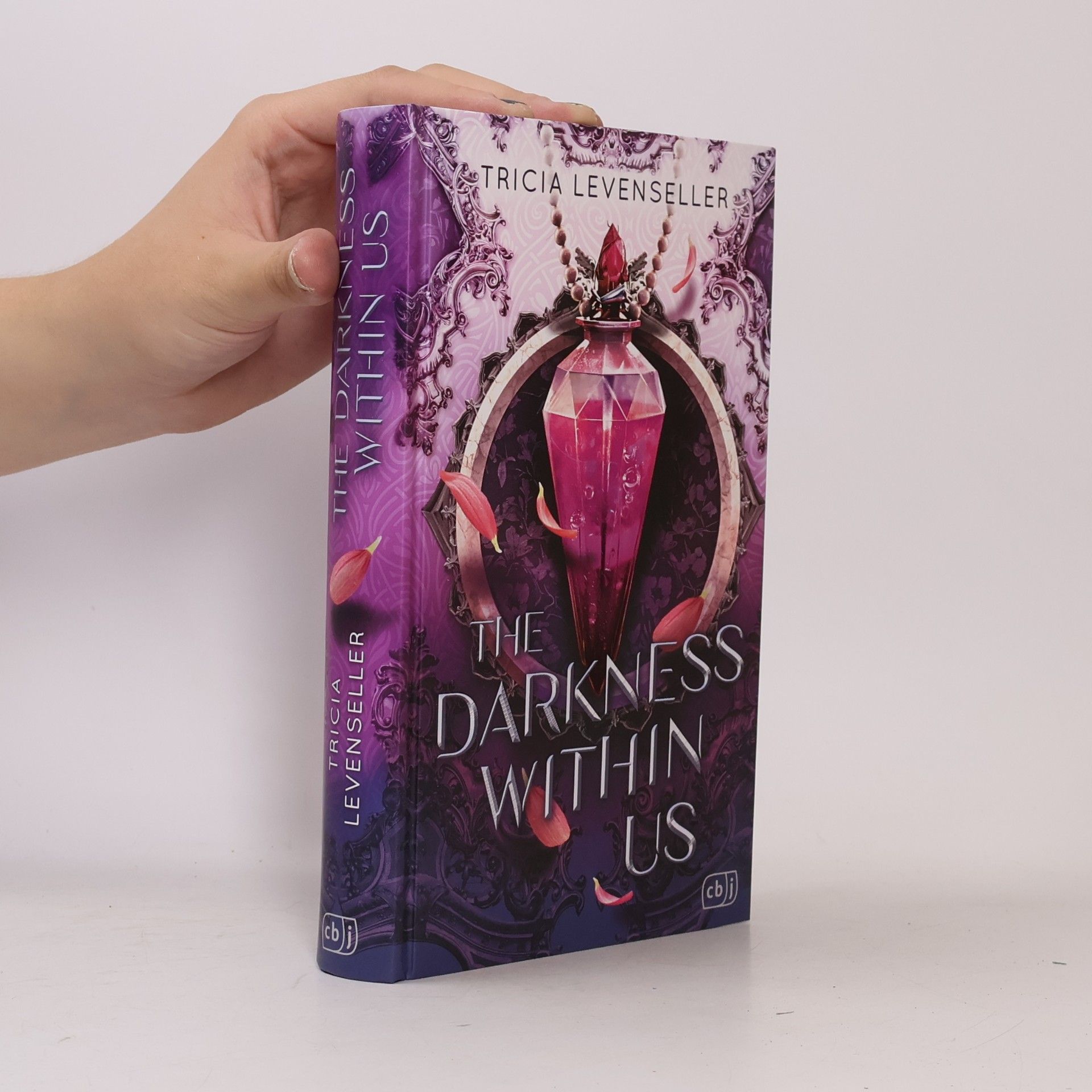Tricia Levenseller Die The-Shadows-Between-Us-Reihe - 2: The Darkness Within Us