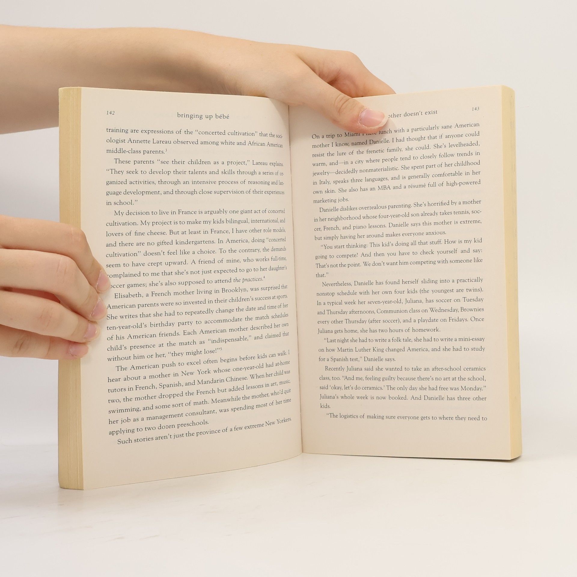Pamela Druckerman Bringing up bébé : one American mother discovers the wisdom of french parenting