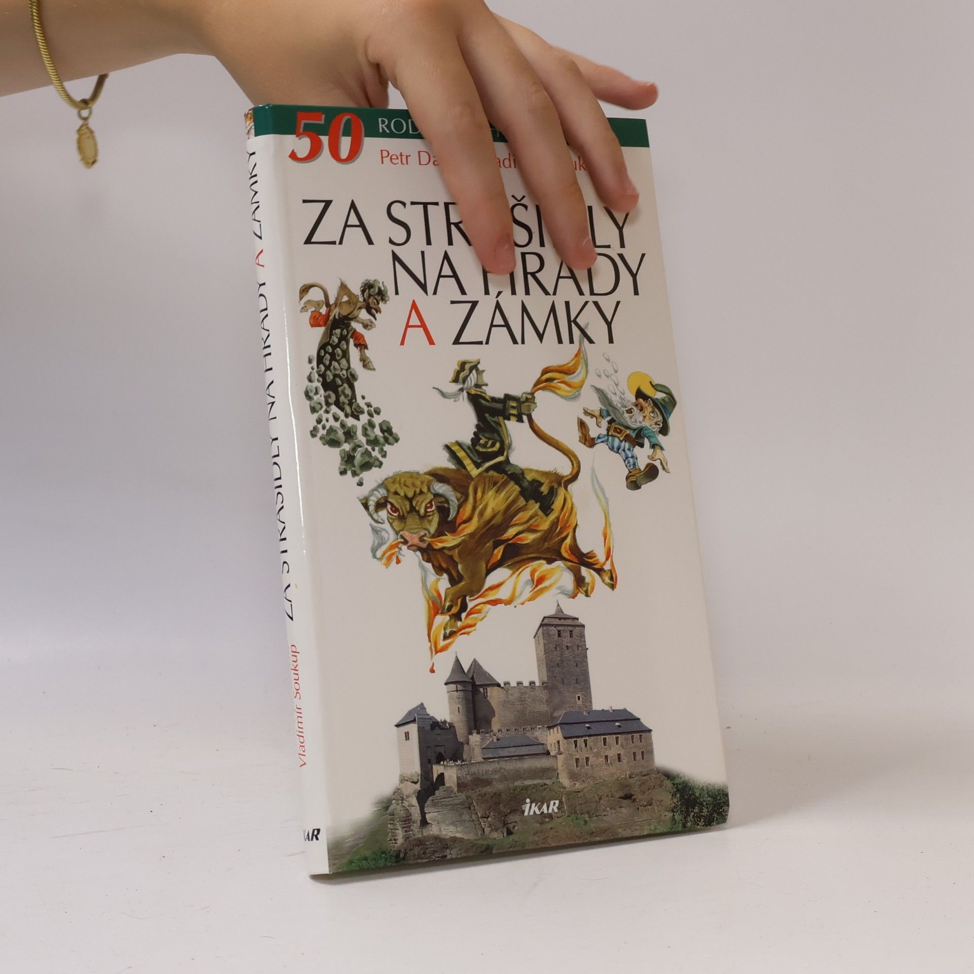 Petr David Za strašidly na hrady a zámky