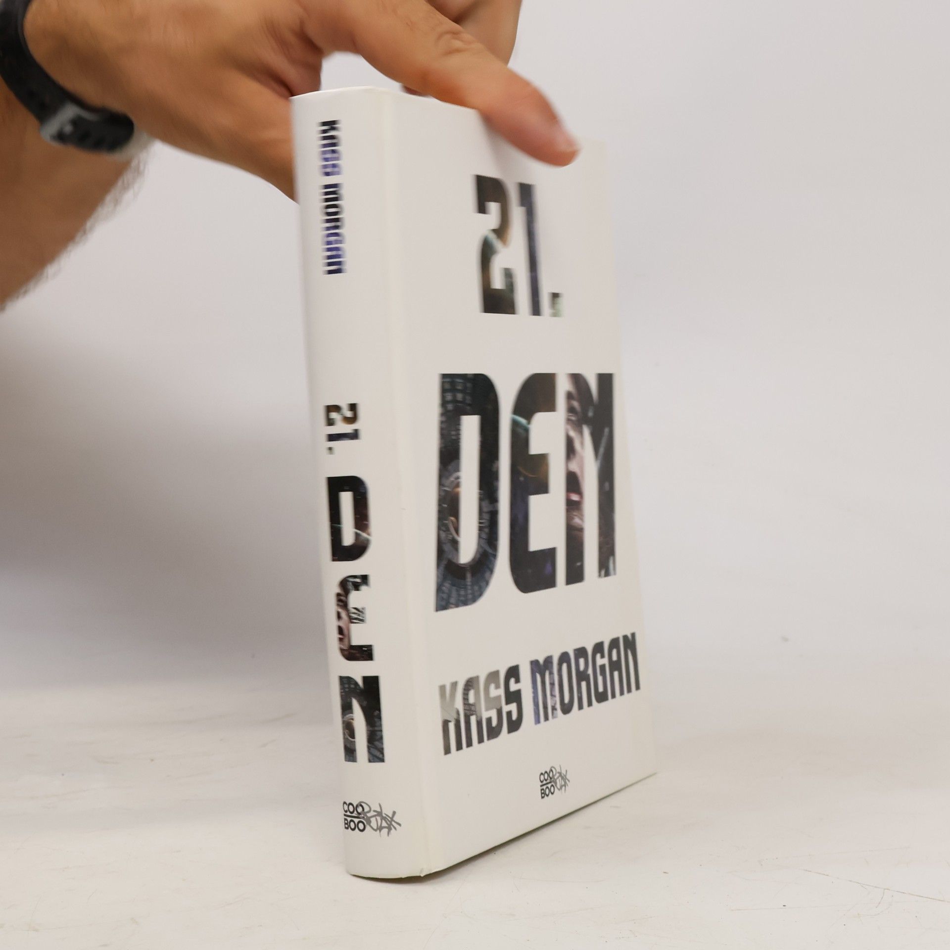 Kass Morgan 21. den. Druhý díl
