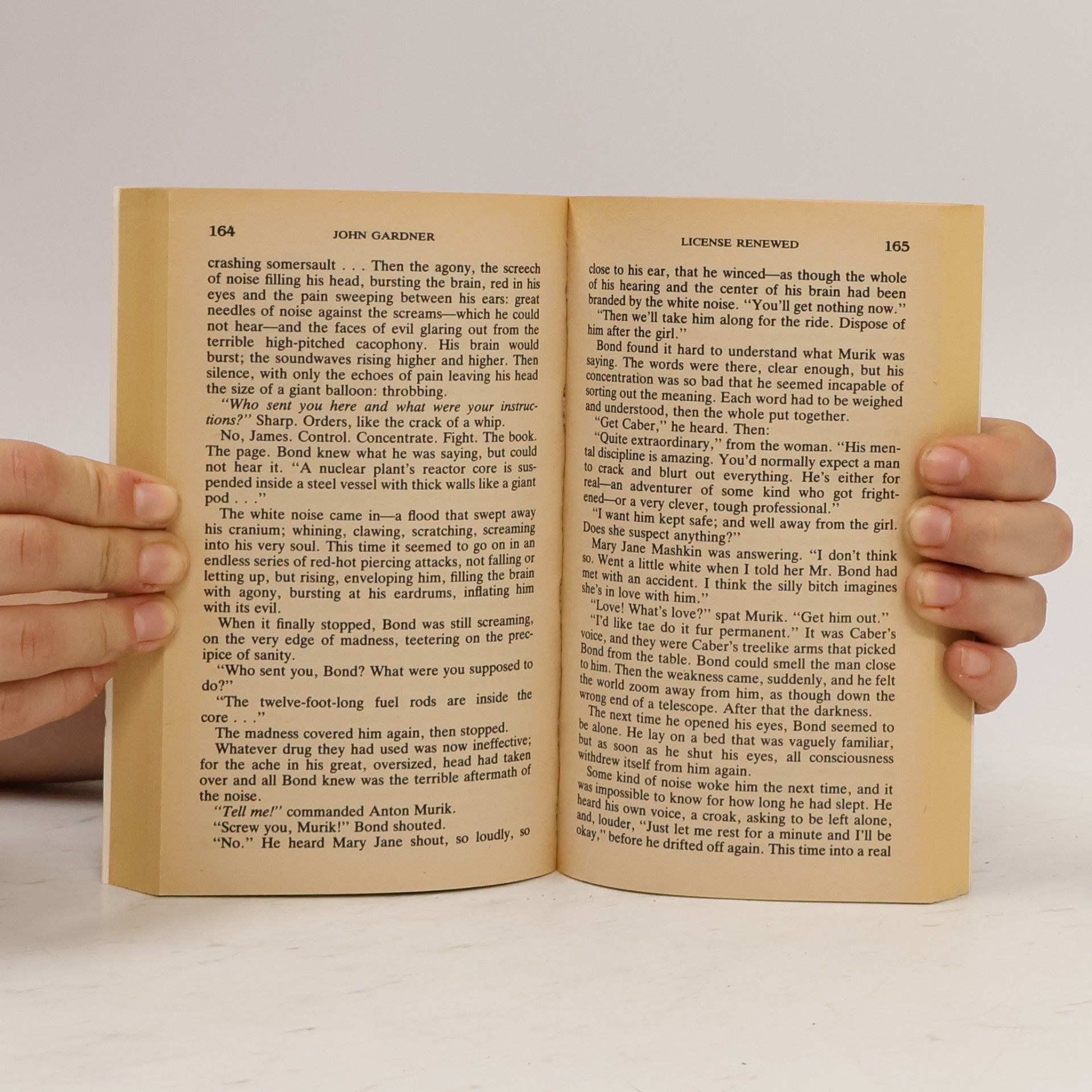 John Edmund Gardner James Bond: License Renewed - Berkley International Edition