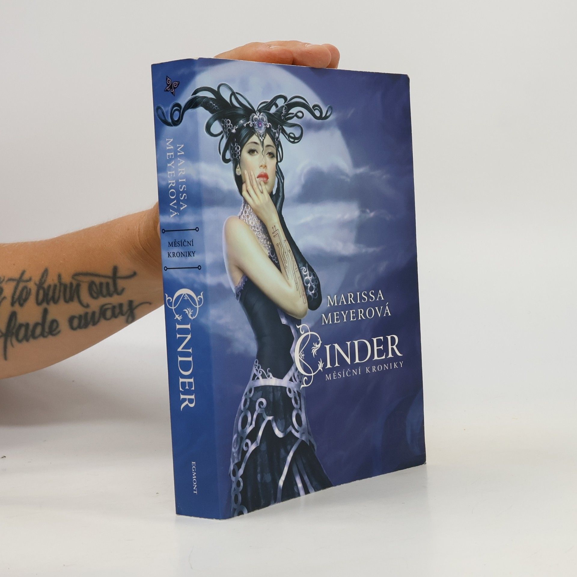 Marissa Meyer Měsíční kroniky - Cinder (1. díl série)