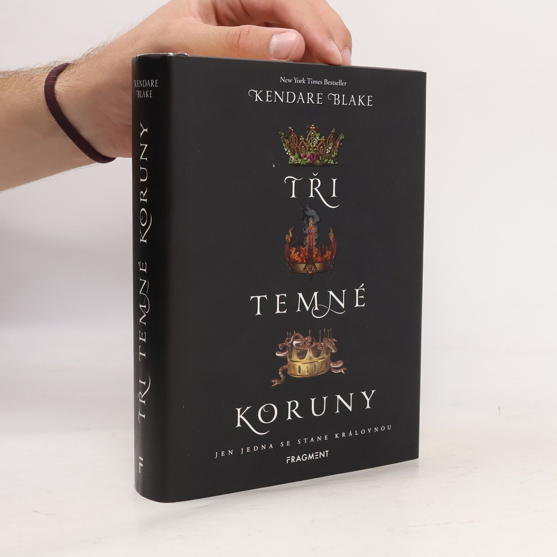 Kendare Blake Tři temné koruny