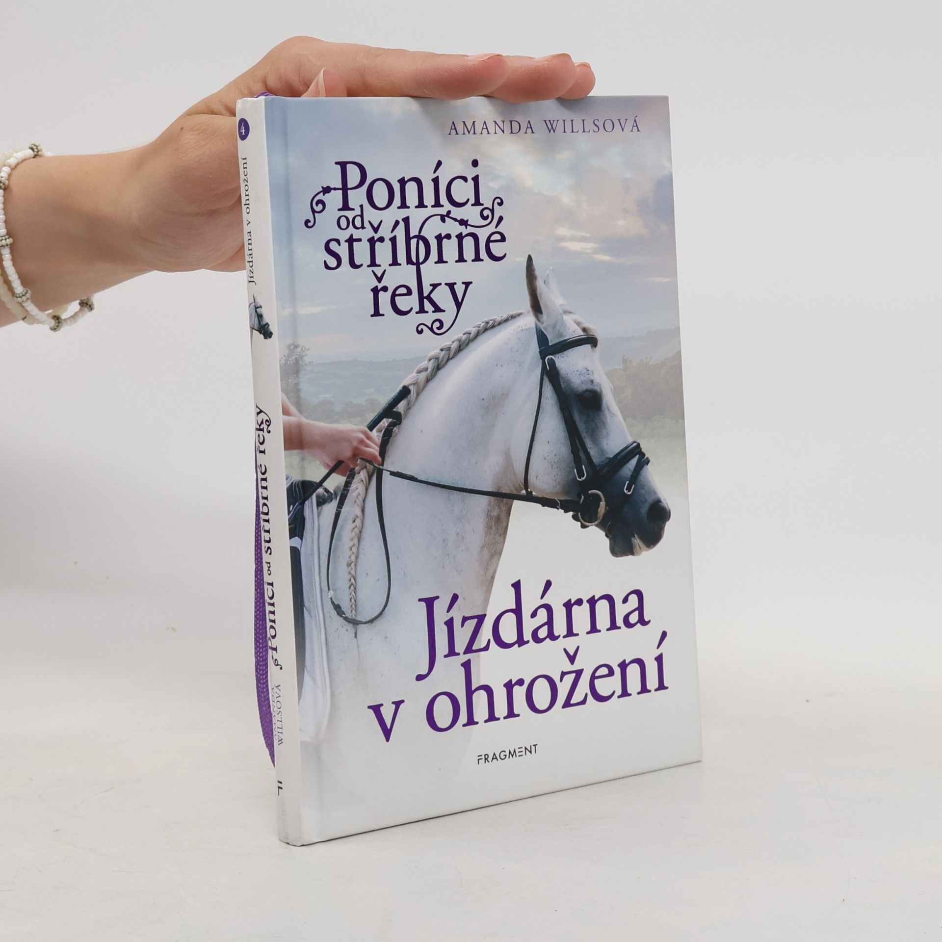 Romana Neumanová Poníci od stříbrné řeky. Jízdárna v ohrožení
