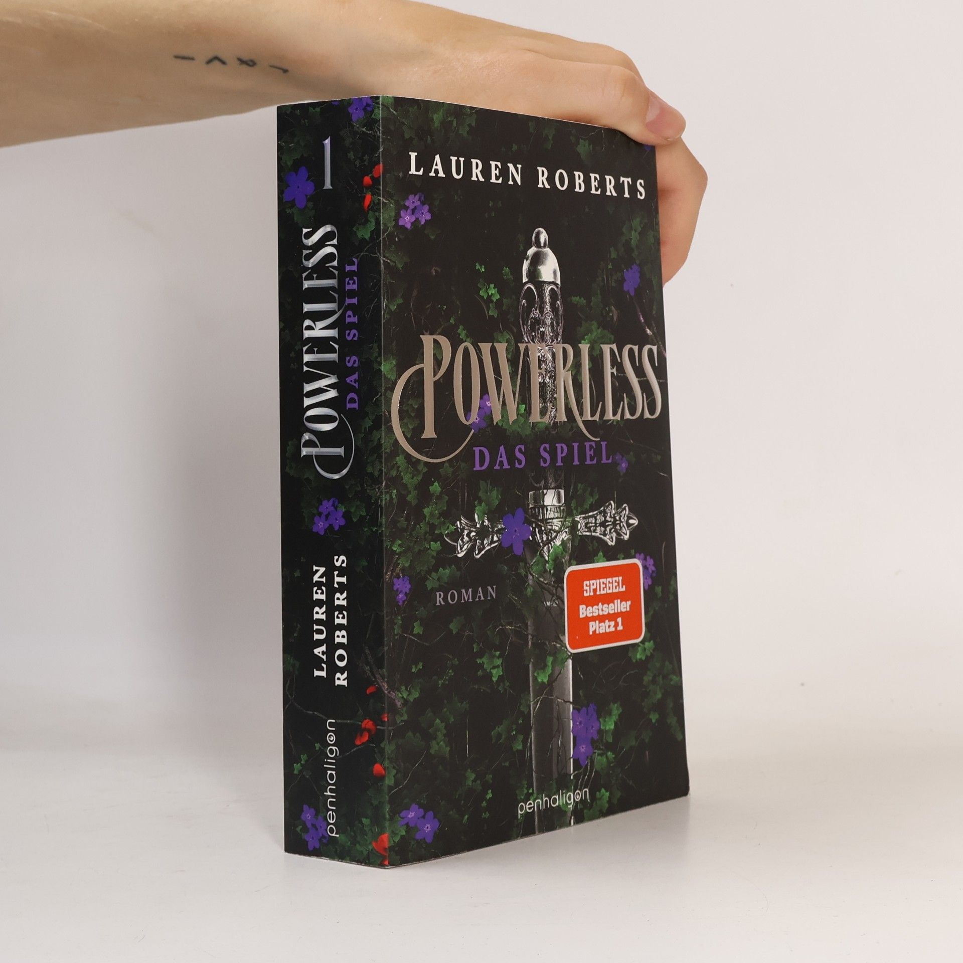 Lauren Roberts Powerless: Das Spiel
