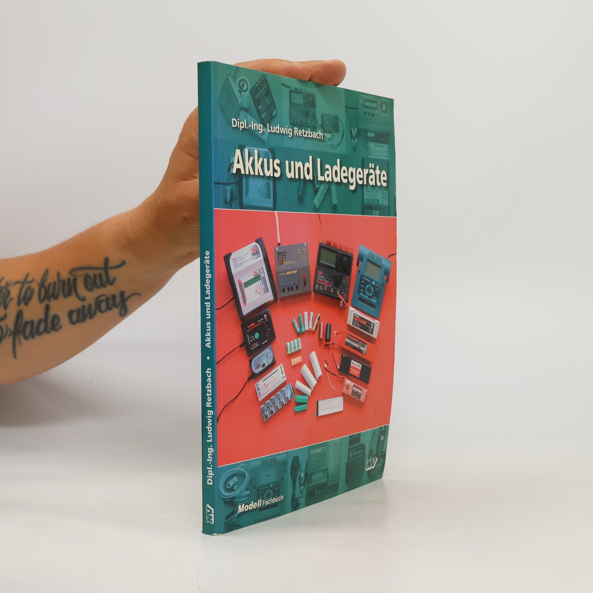 Modell Fachbuch: Akkus und Ladegeräte