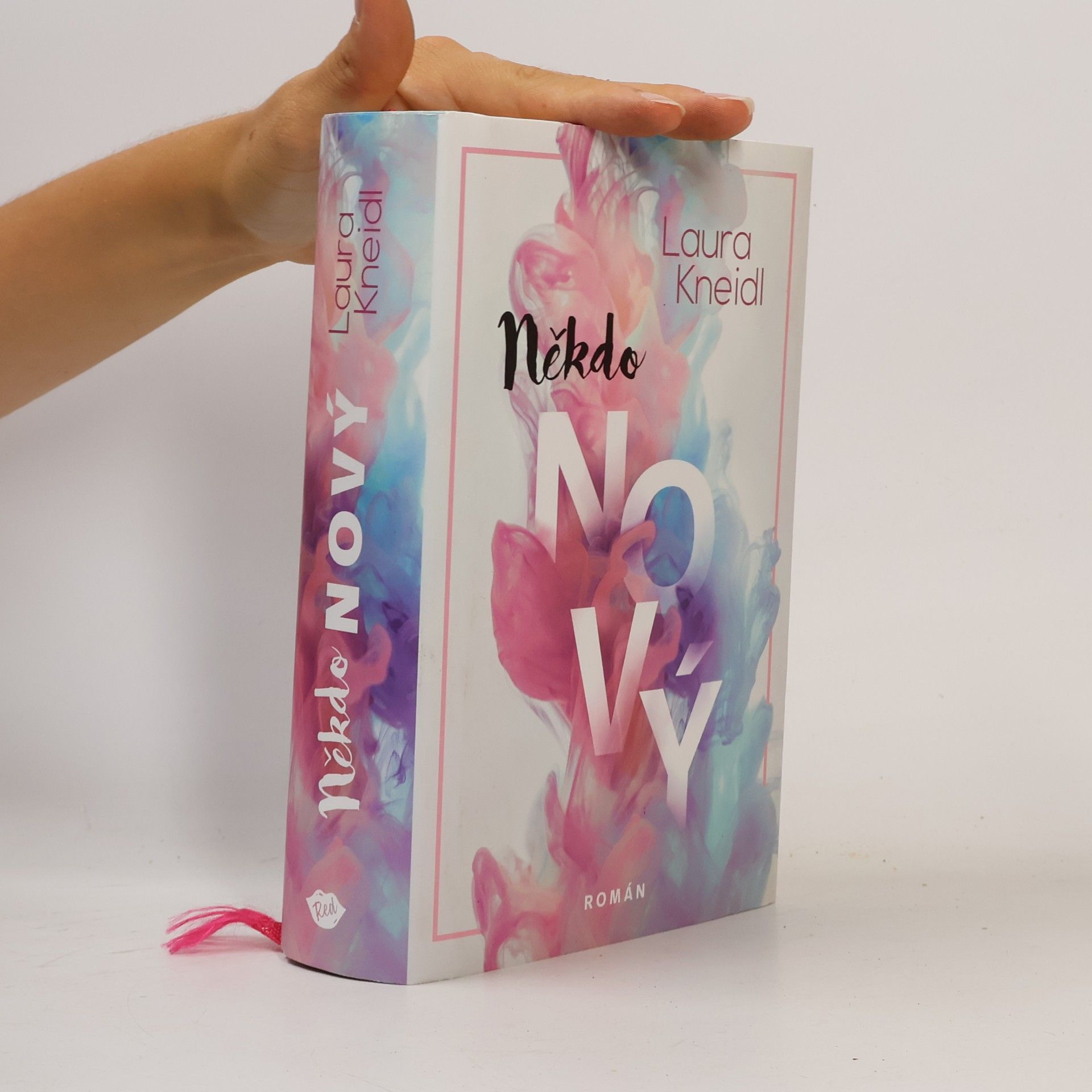 Laura Kneidl Někdo nový