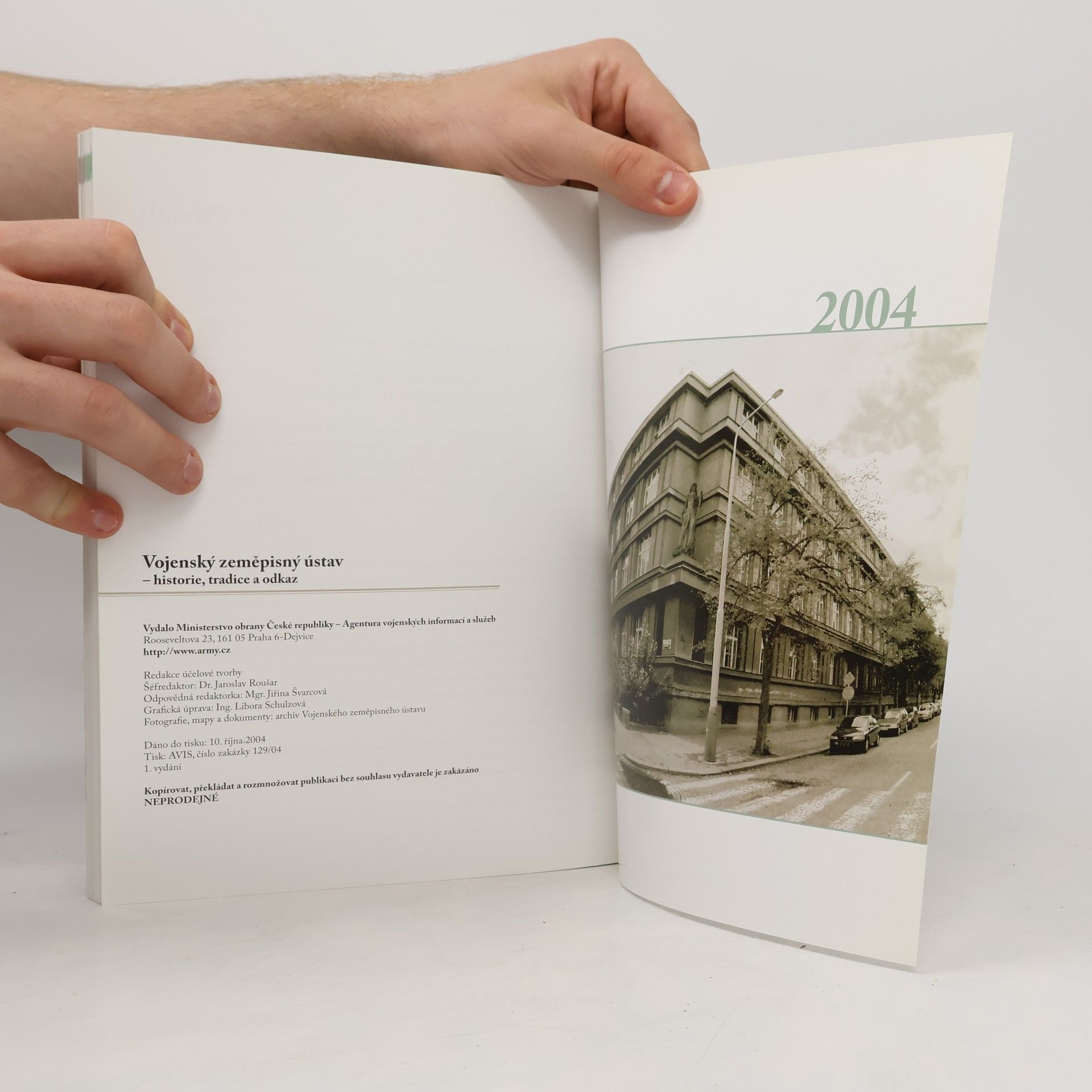 Drahomír Dušátko Vojenský zeměpisný ústav : historie, tradice a odkaz : [1925-2004]