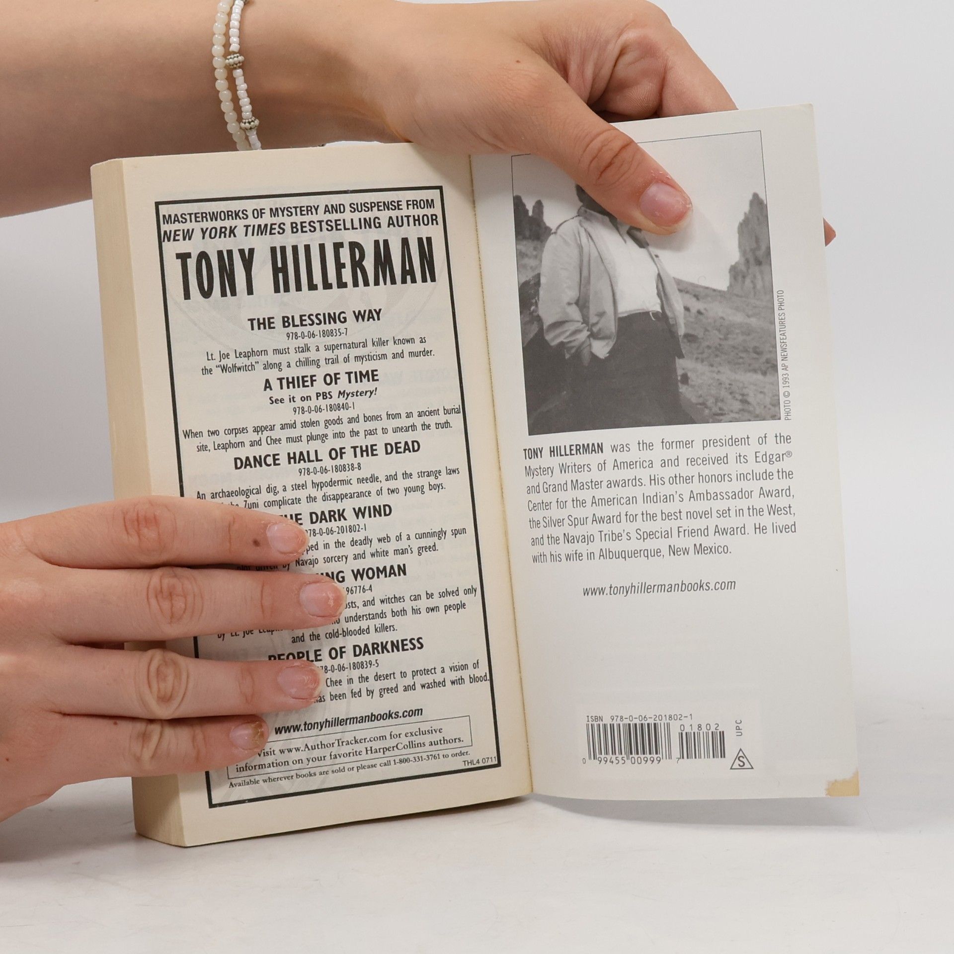 Tony Hillerman The Dark Wind