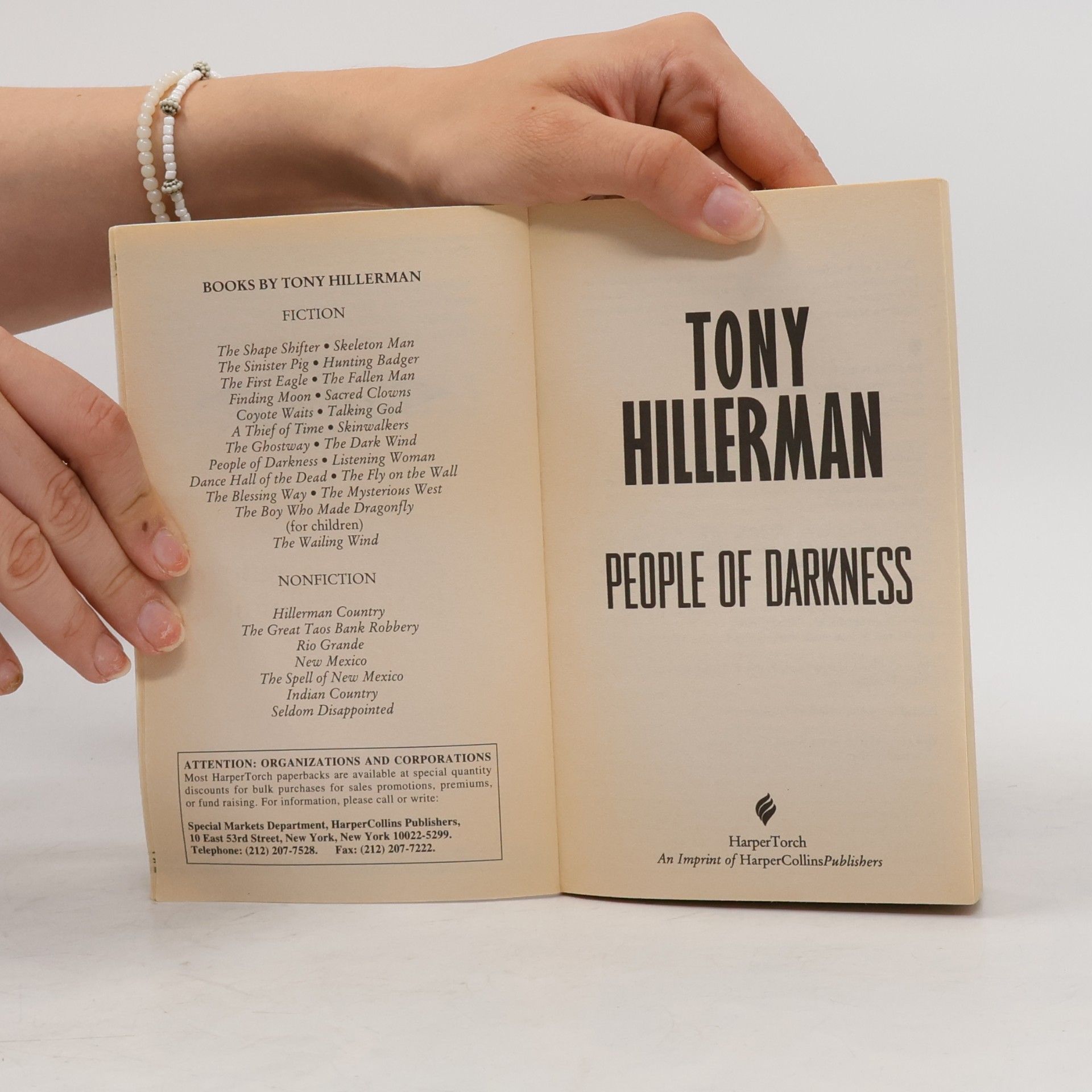 Tony Hillerman Jim Chee Novels: People of Darkness