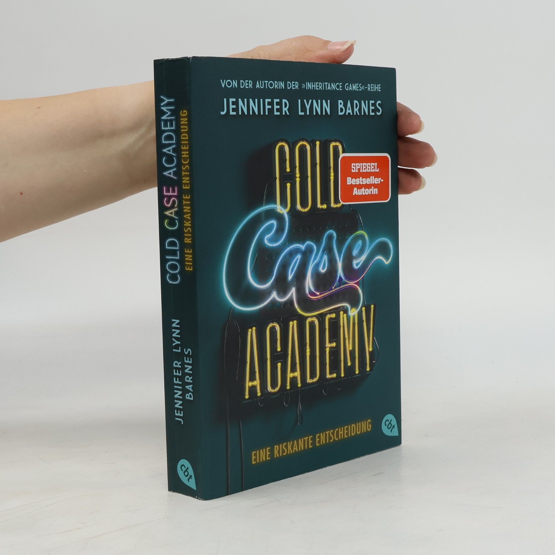 Jennifer Lynn Barnes Cold Case Academy – Eine riskante Entscheidung. Die rasante Thriller-Reihe der Bestsellerautorin der »The Inheritance Games«-Reihe