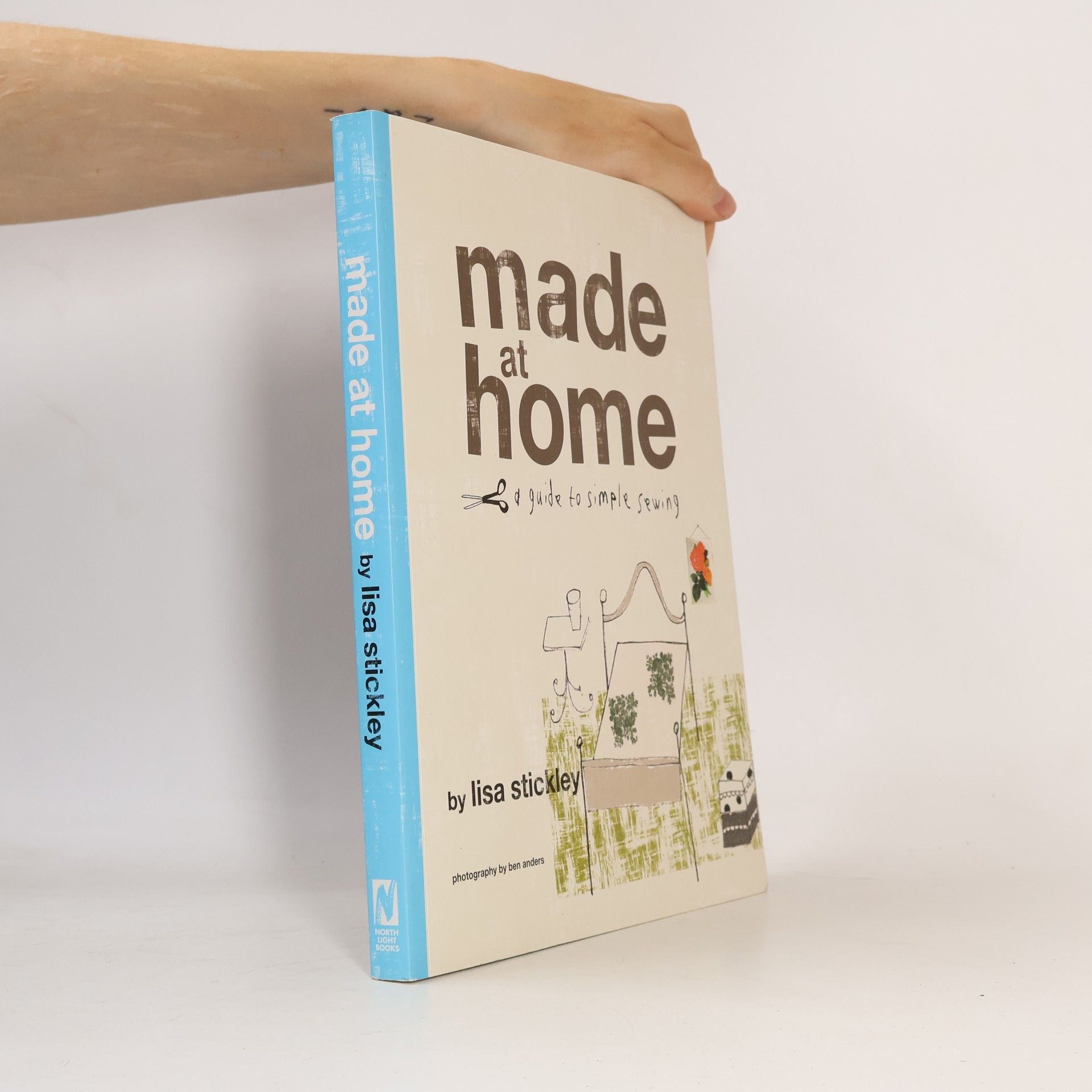 Autorenkollektiv Made at Home by Lisa Stickley - A Guide To Simple Sewing