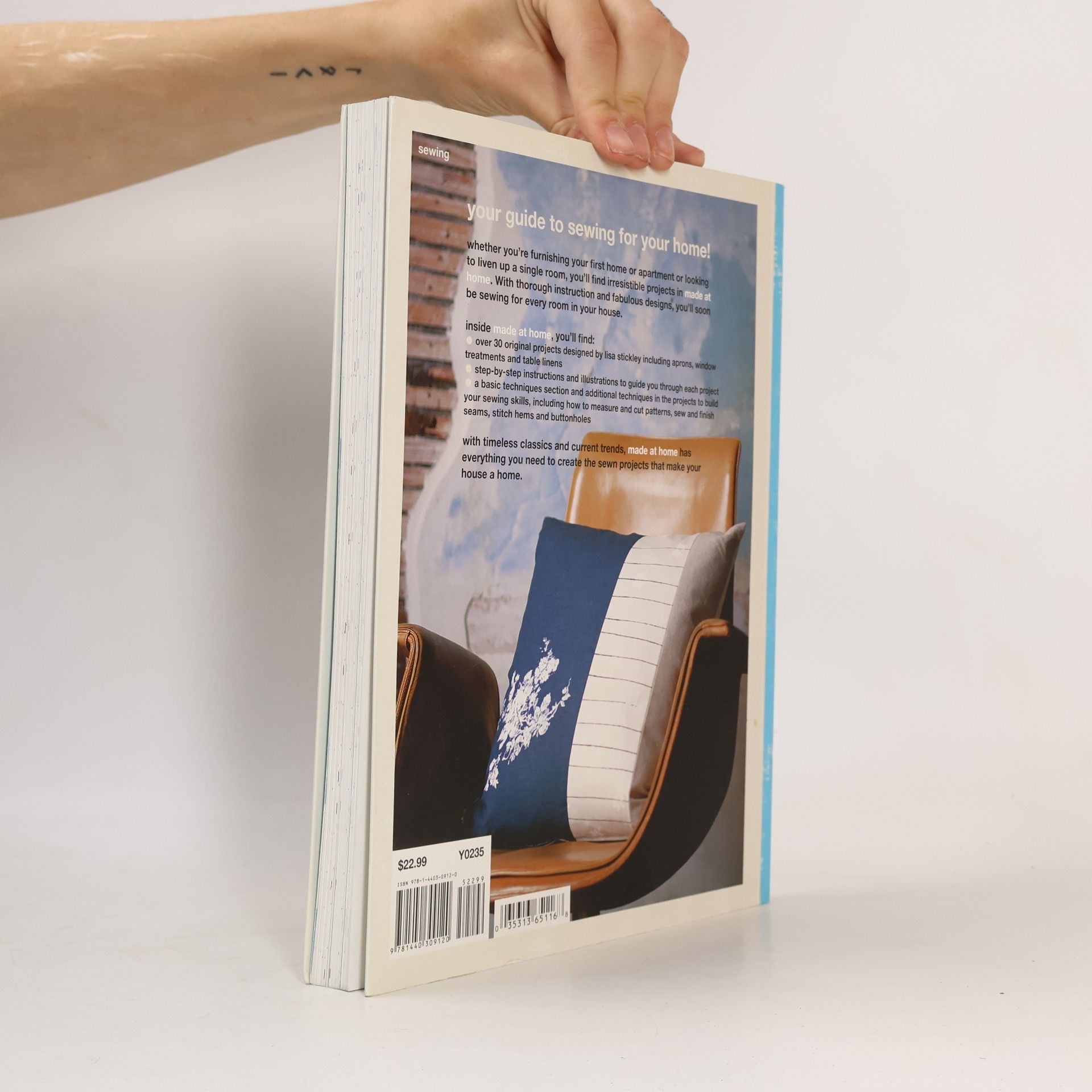 Autorenkollektiv Made at Home by Lisa Stickley - A Guide To Simple Sewing