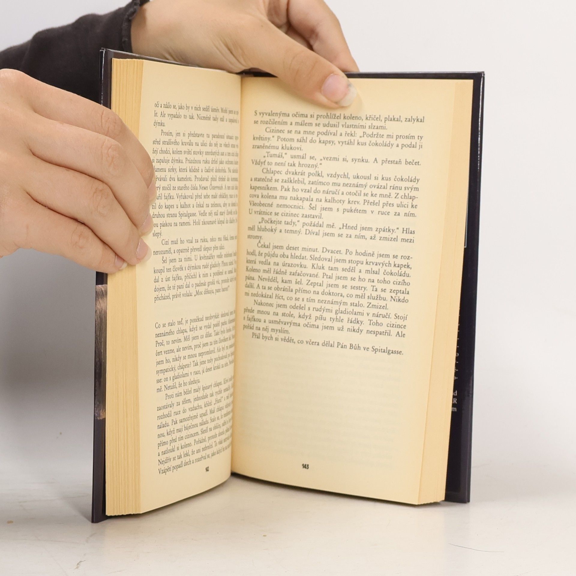 Johannes Mario Simmel Dvaadvacet centimetrů něžnosti
