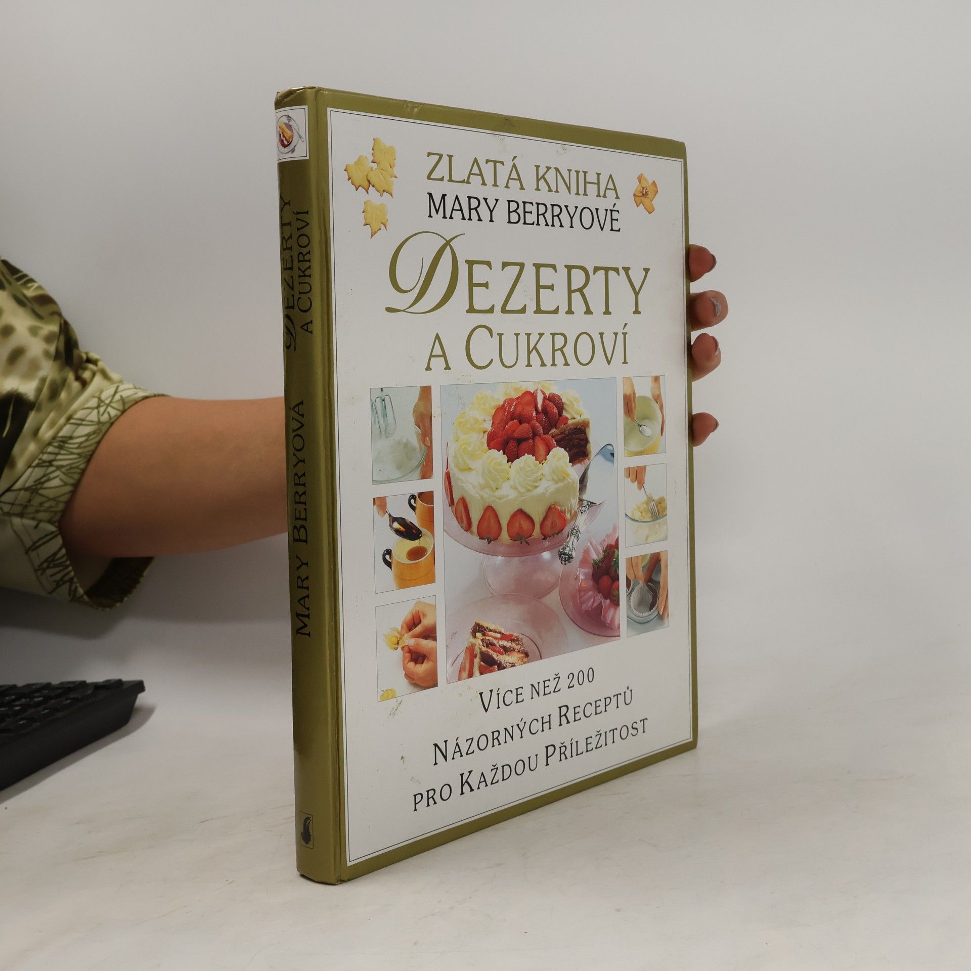 Mary Berry Dezerty a cukroví