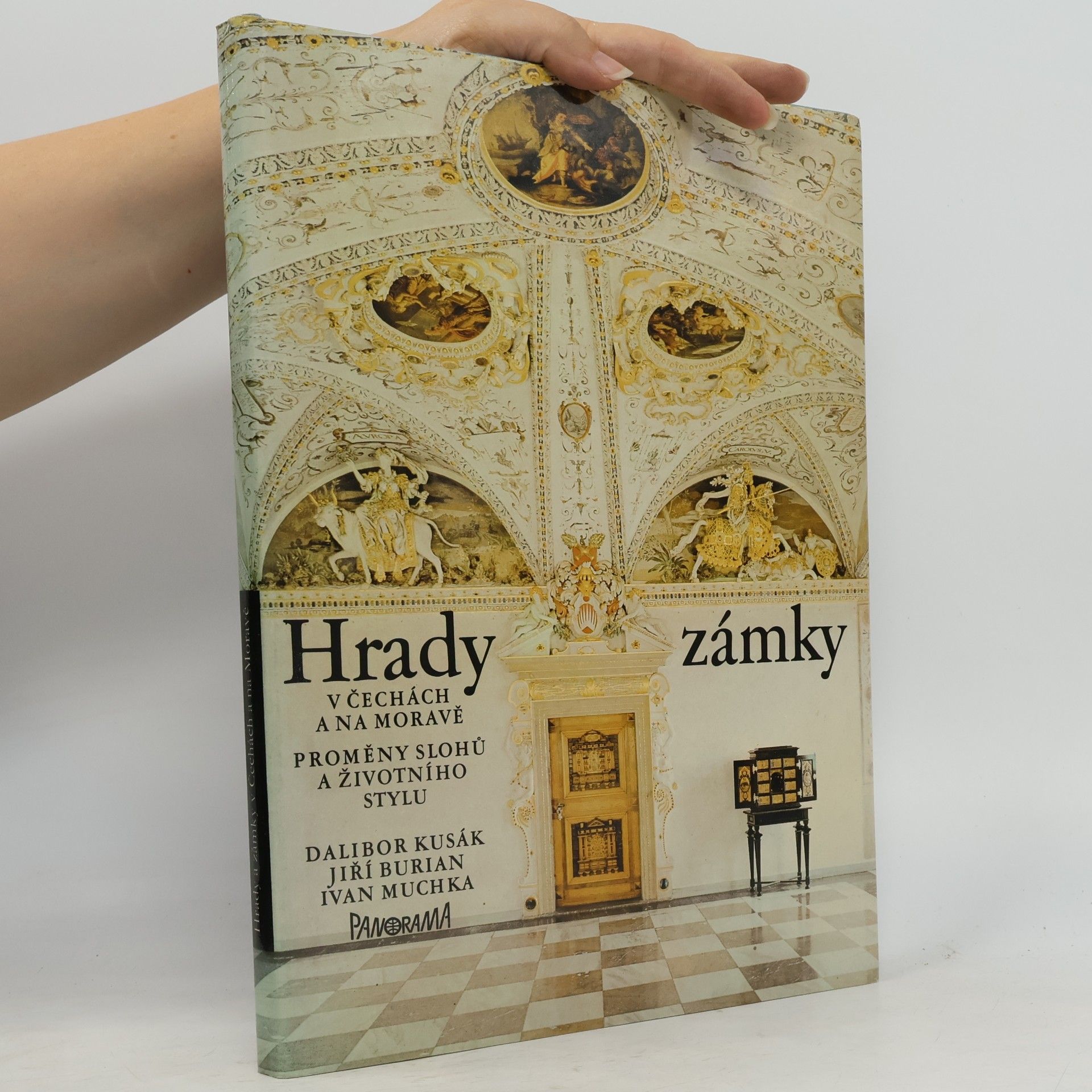 Jiří Burian Hrady a zámky v Čechách a na Moravě. Proměny slohů a životního stylu