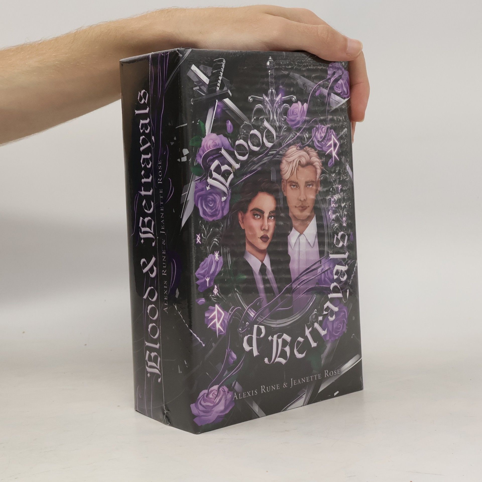 Avalon University 1. Blood & Betrayals