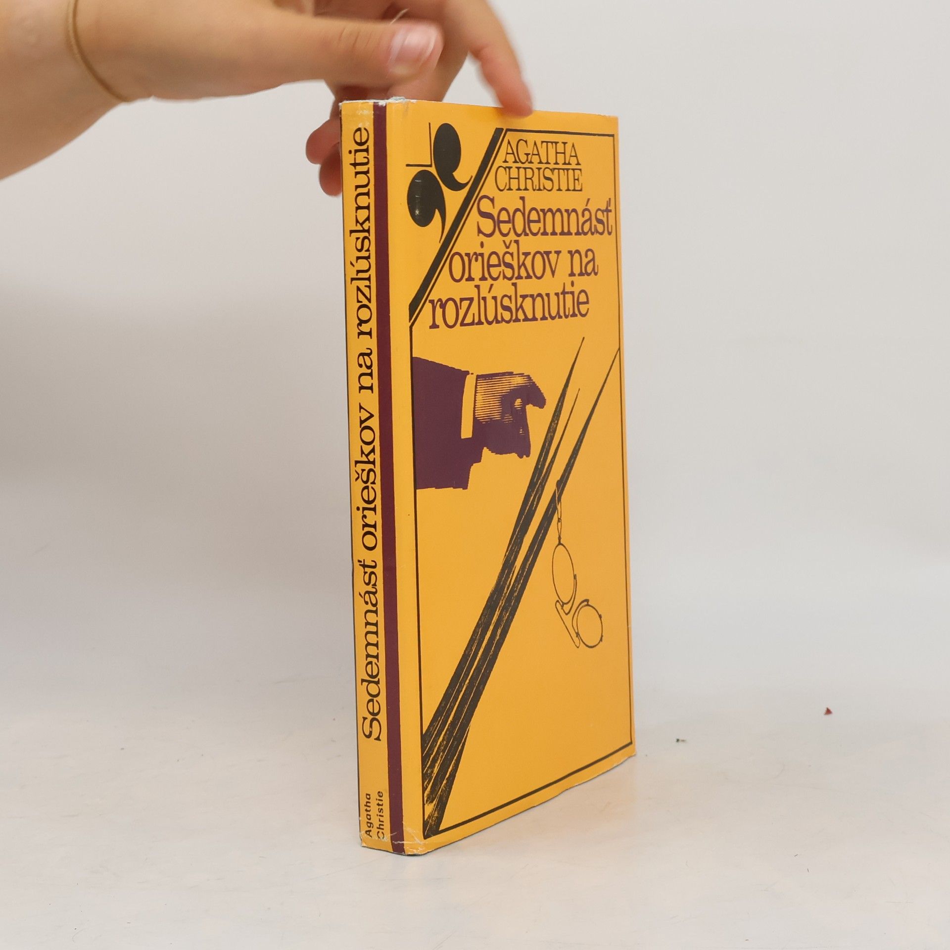 Agatha Christie Sedemnásť orieškov na rozlúsknutie