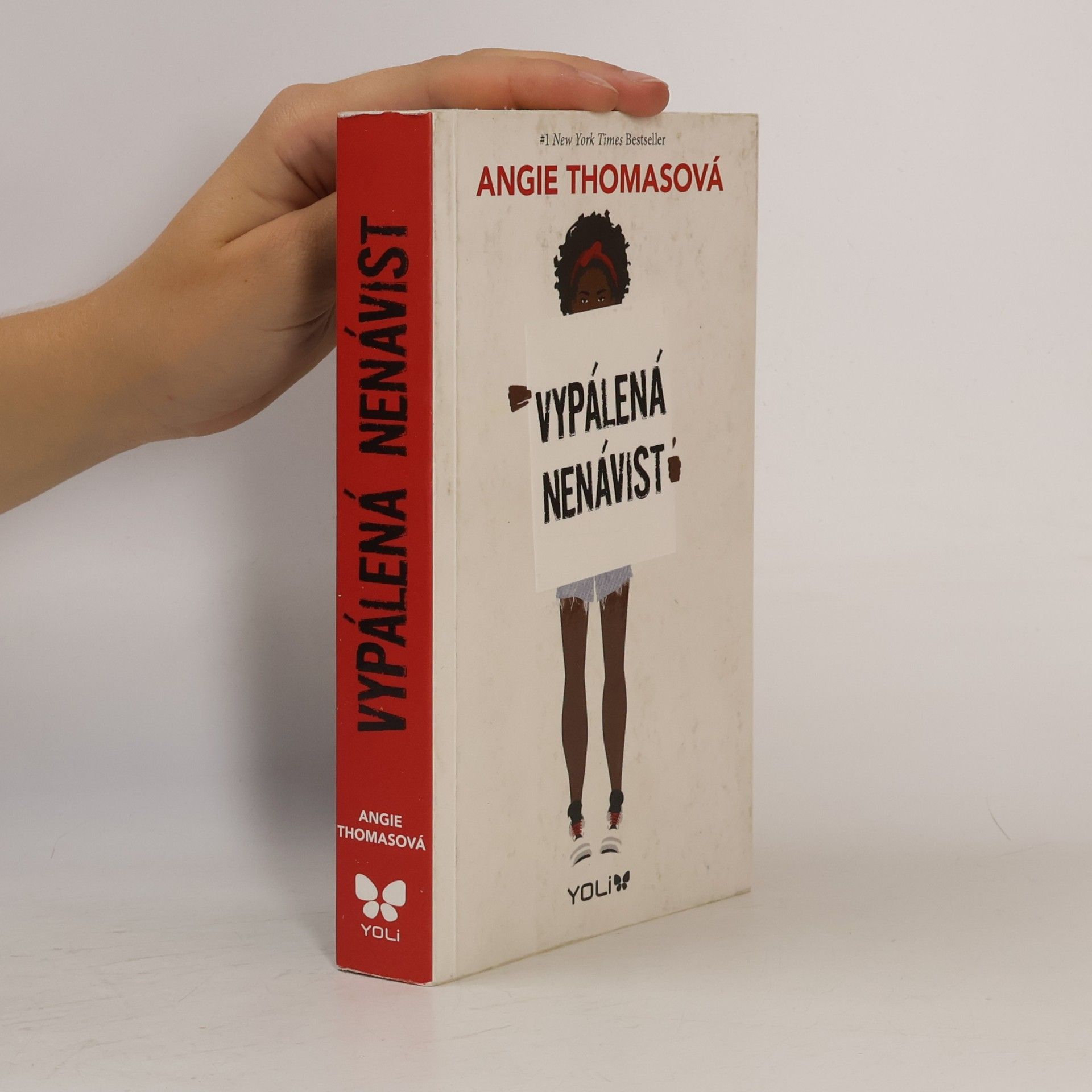 Angie Thomas Vypálená nenávist