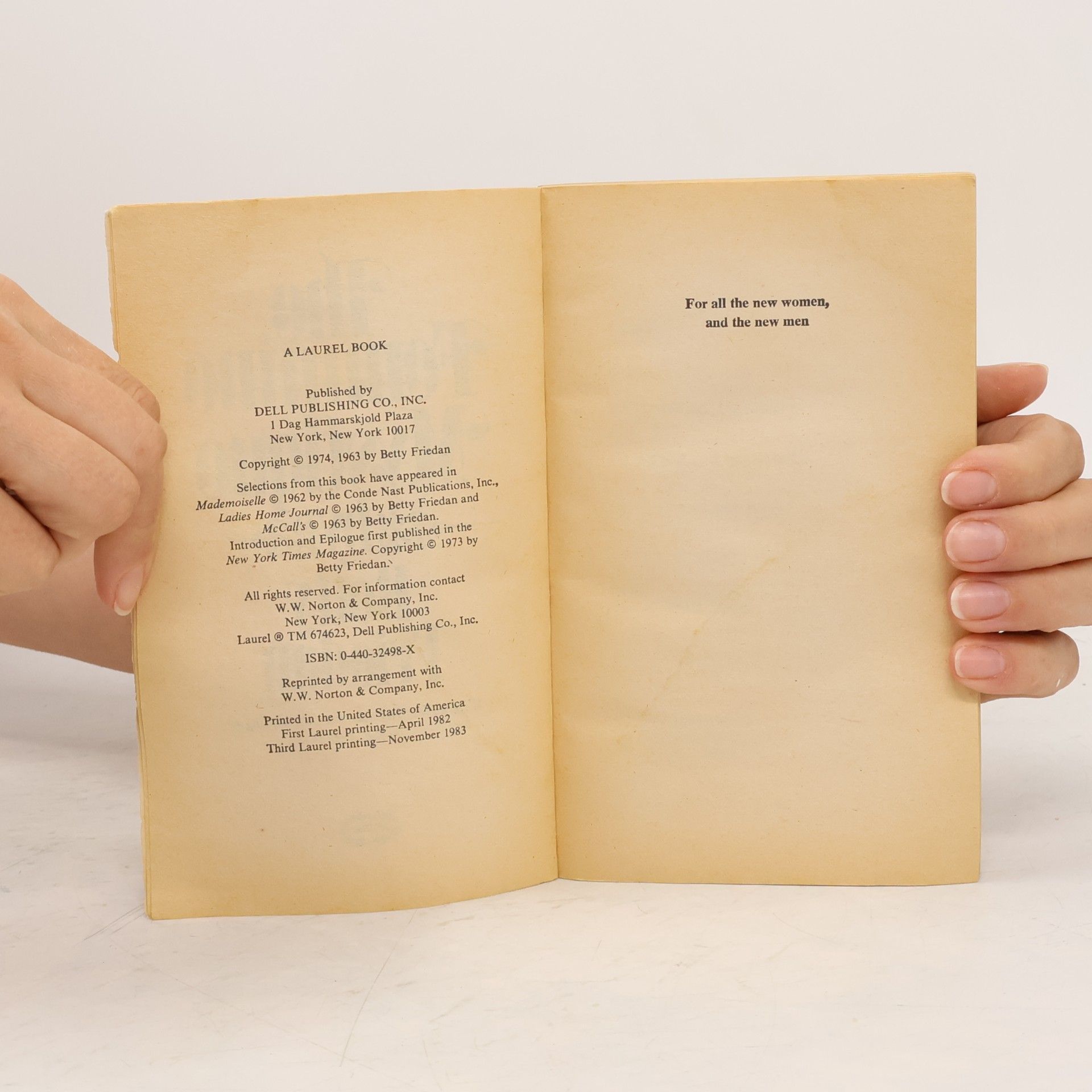 Betty Friedan The Feminine Mystique - With a New Introduction and Epilogue by the Author