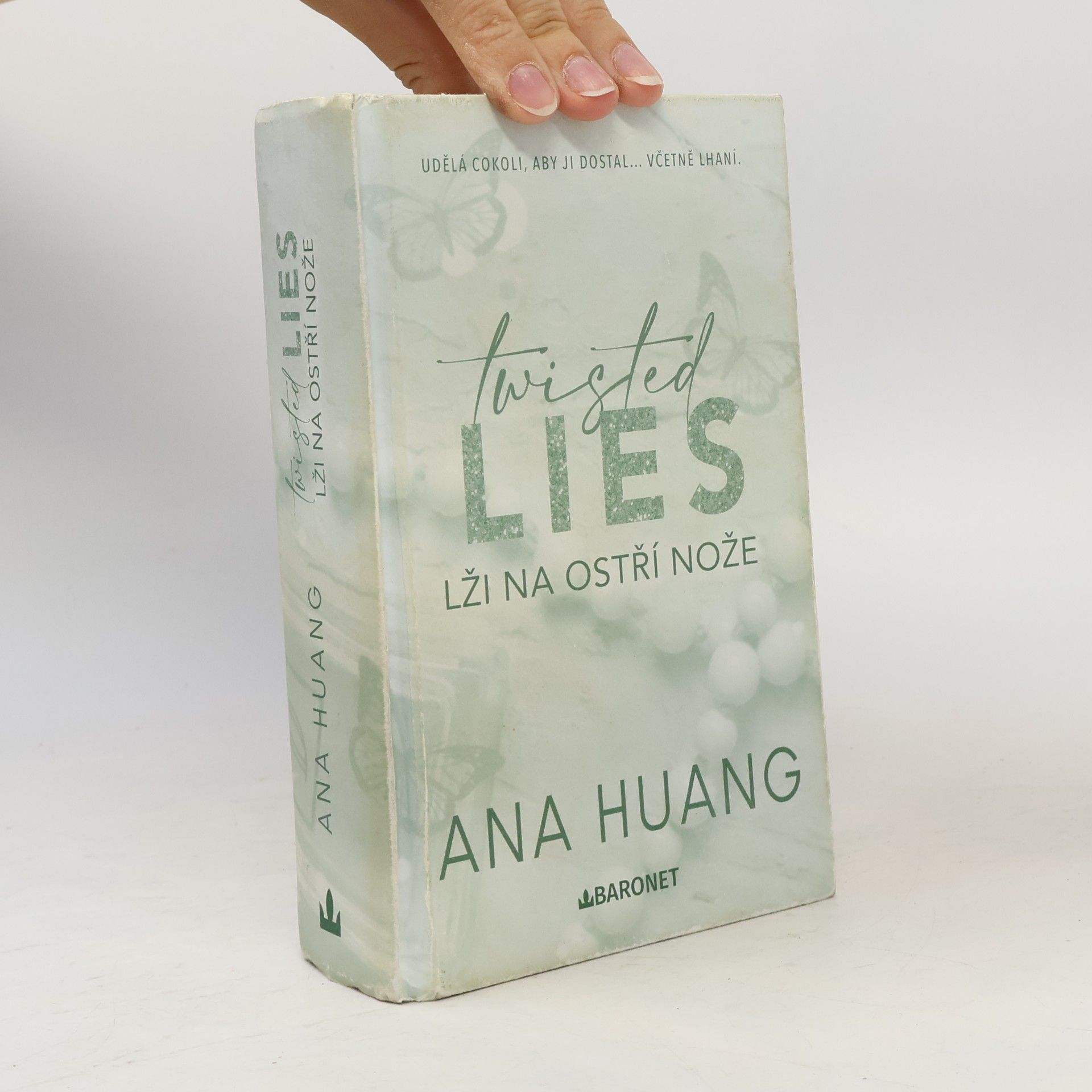 Ana Huang Twisted Lies. Lži na ostří nože